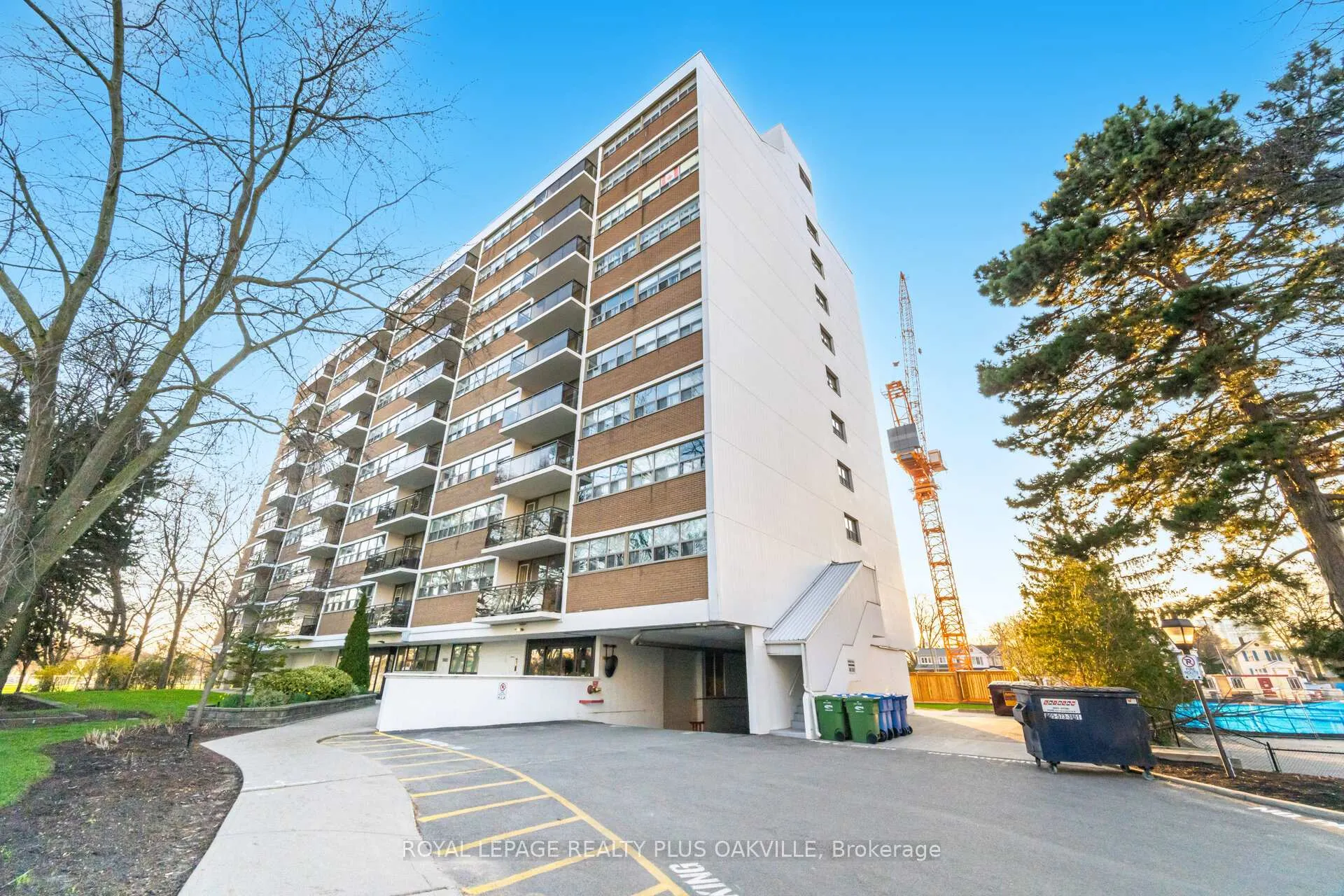 Front of Unit 904, 212 Kerr Street