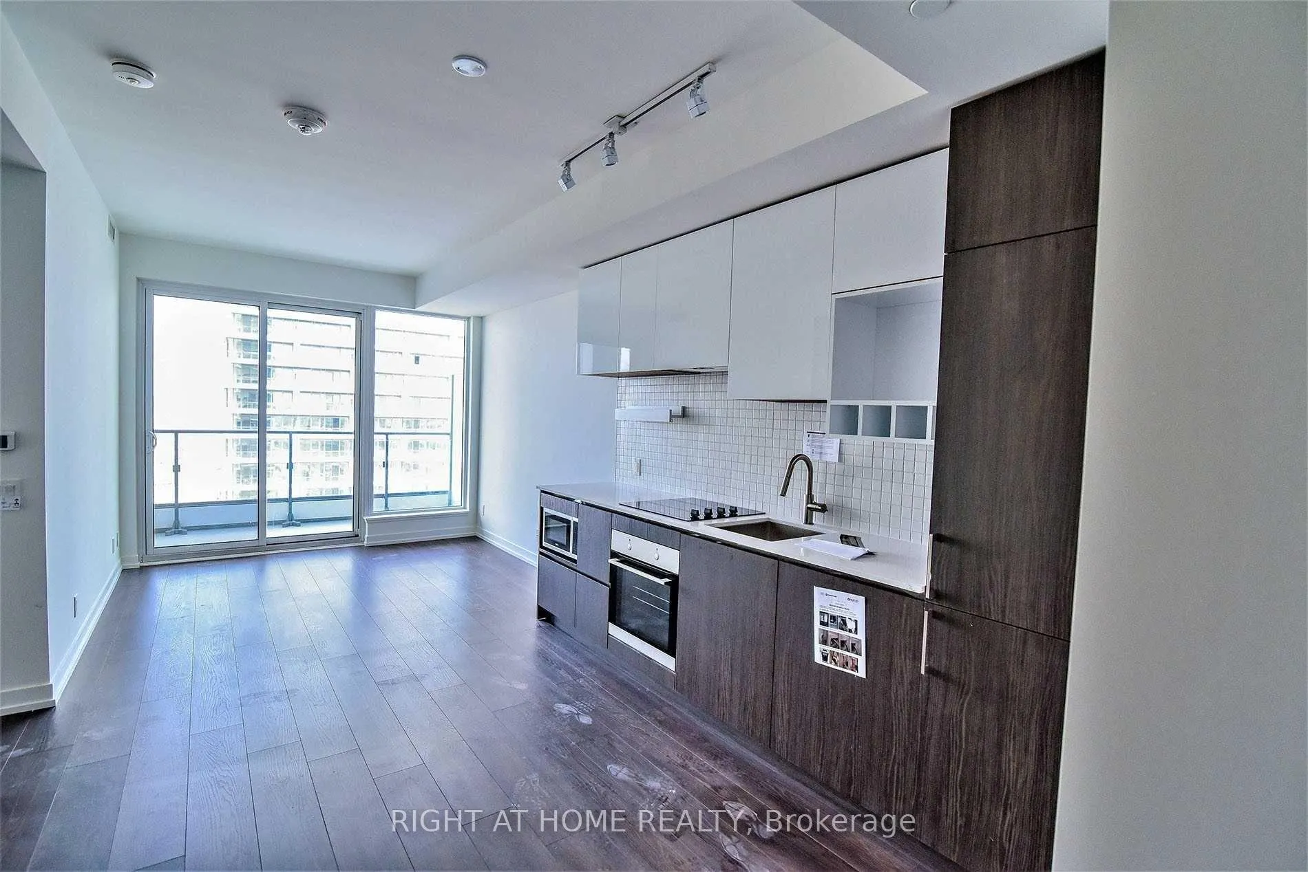 Photo 4 of Unit 4701, 5 Buttermill Avenue, Vaughan, Vaughan Corporate Centre — HOMEH