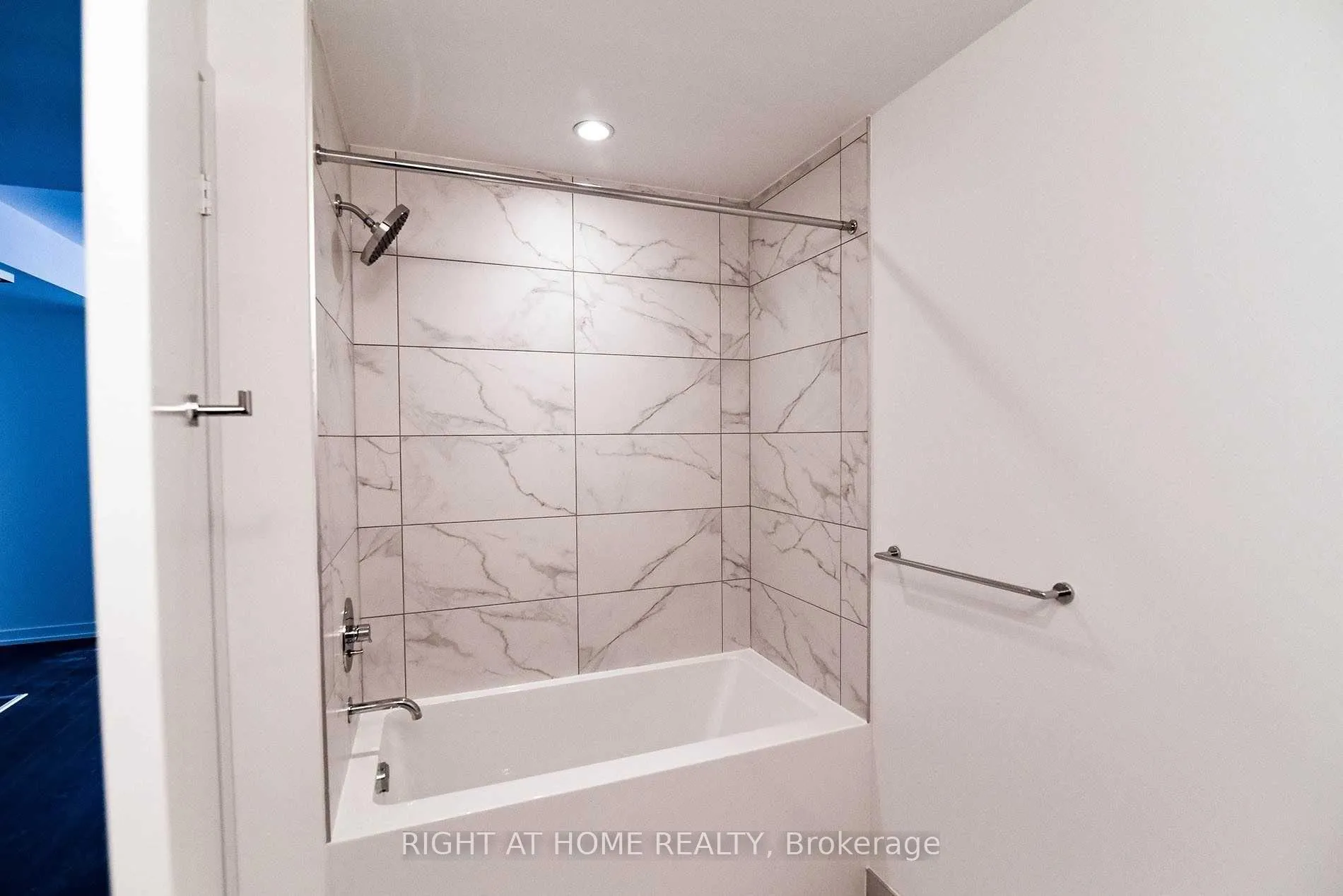 Photo 8 of Unit 4701, 5 Buttermill Avenue, Vaughan, Vaughan Corporate Centre — HOMEH