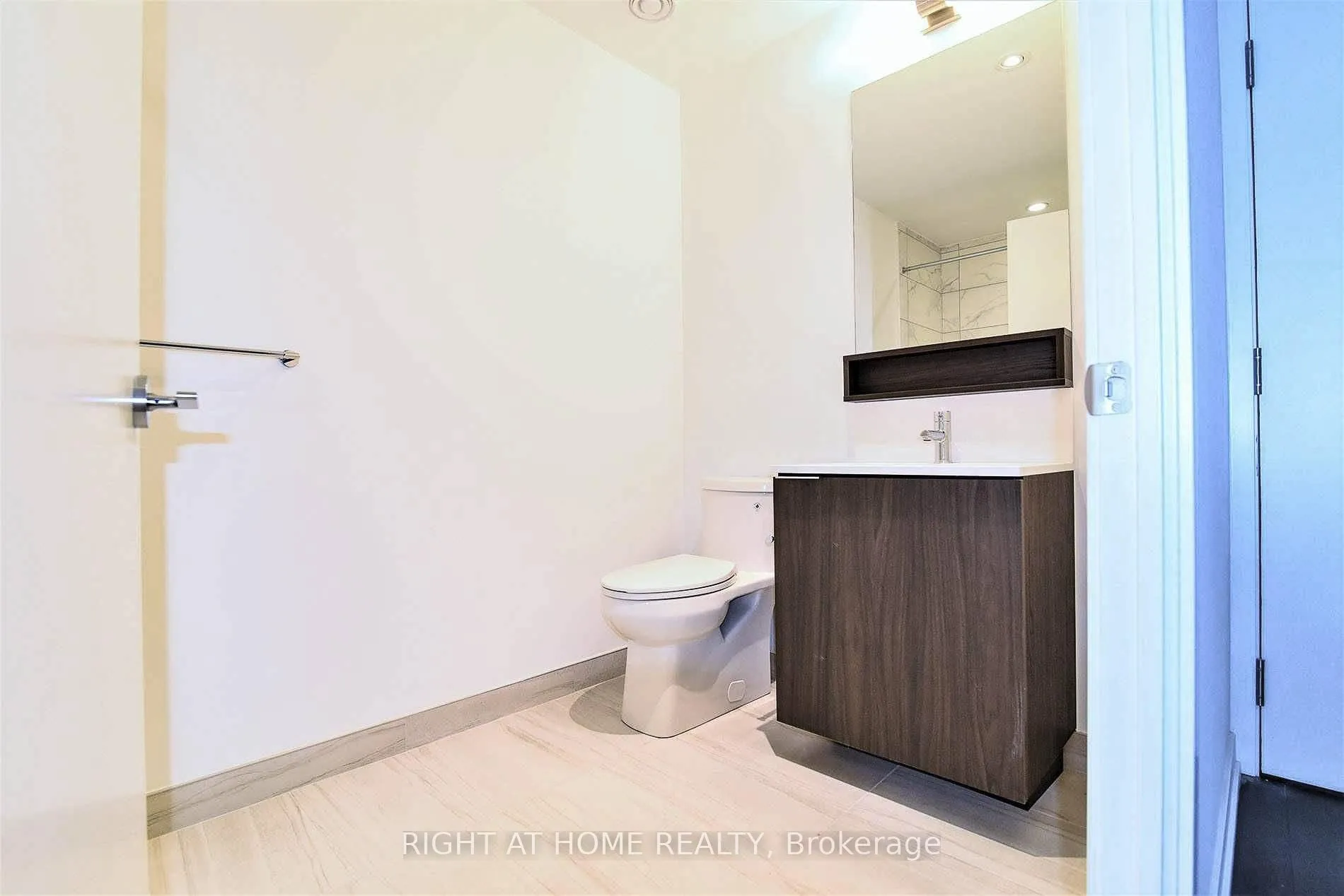 Photo 9 of Unit 4701, 5 Buttermill Avenue, Vaughan, Vaughan Corporate Centre — HOMEH