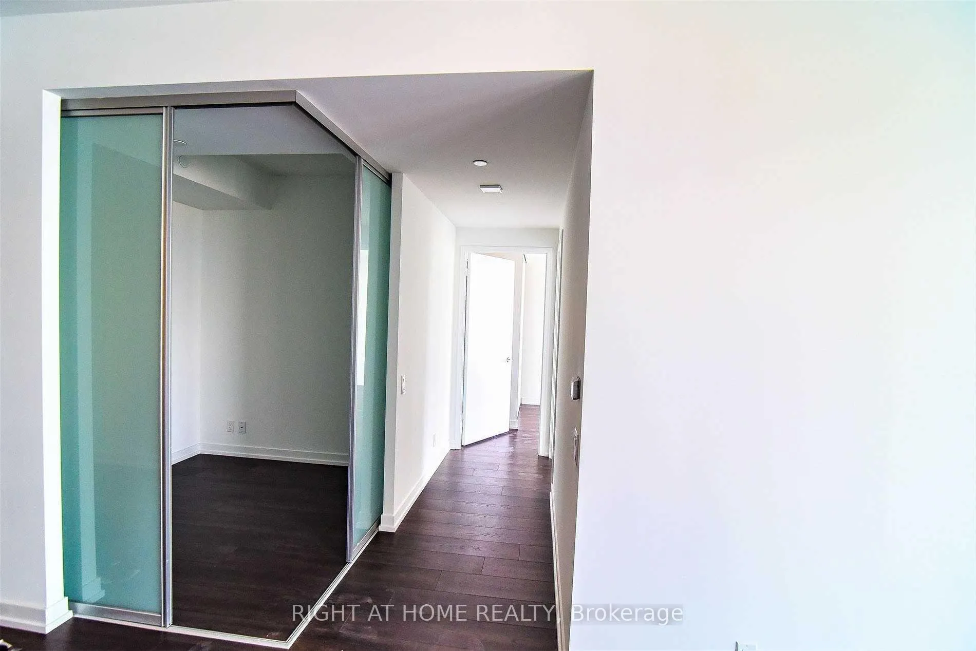 Photo 10 of Unit 4701, 5 Buttermill Avenue, Vaughan, Vaughan Corporate Centre — HOMEH