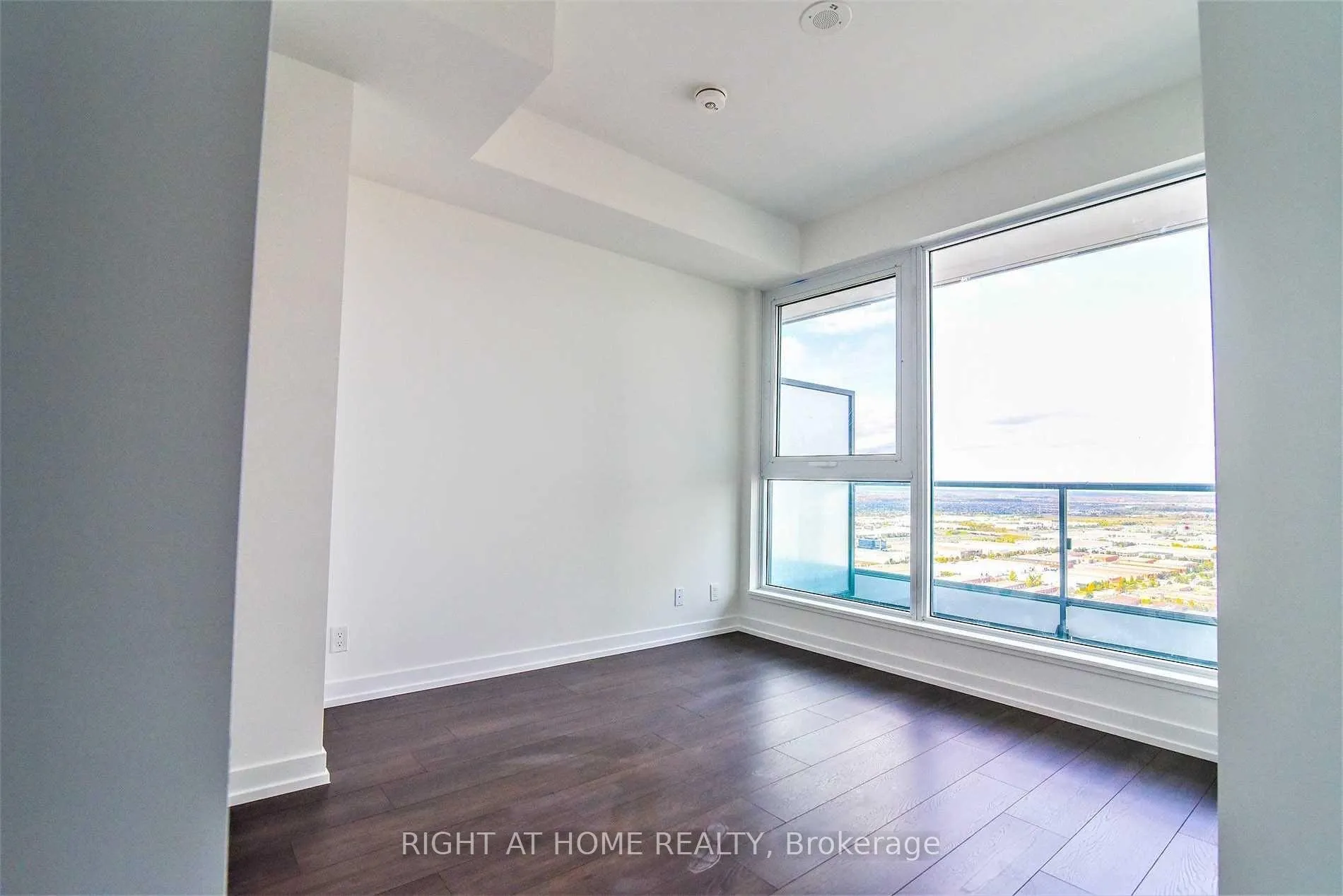Photo 11 of Unit 4701, 5 Buttermill Avenue, Vaughan, Vaughan Corporate Centre — HOMEH