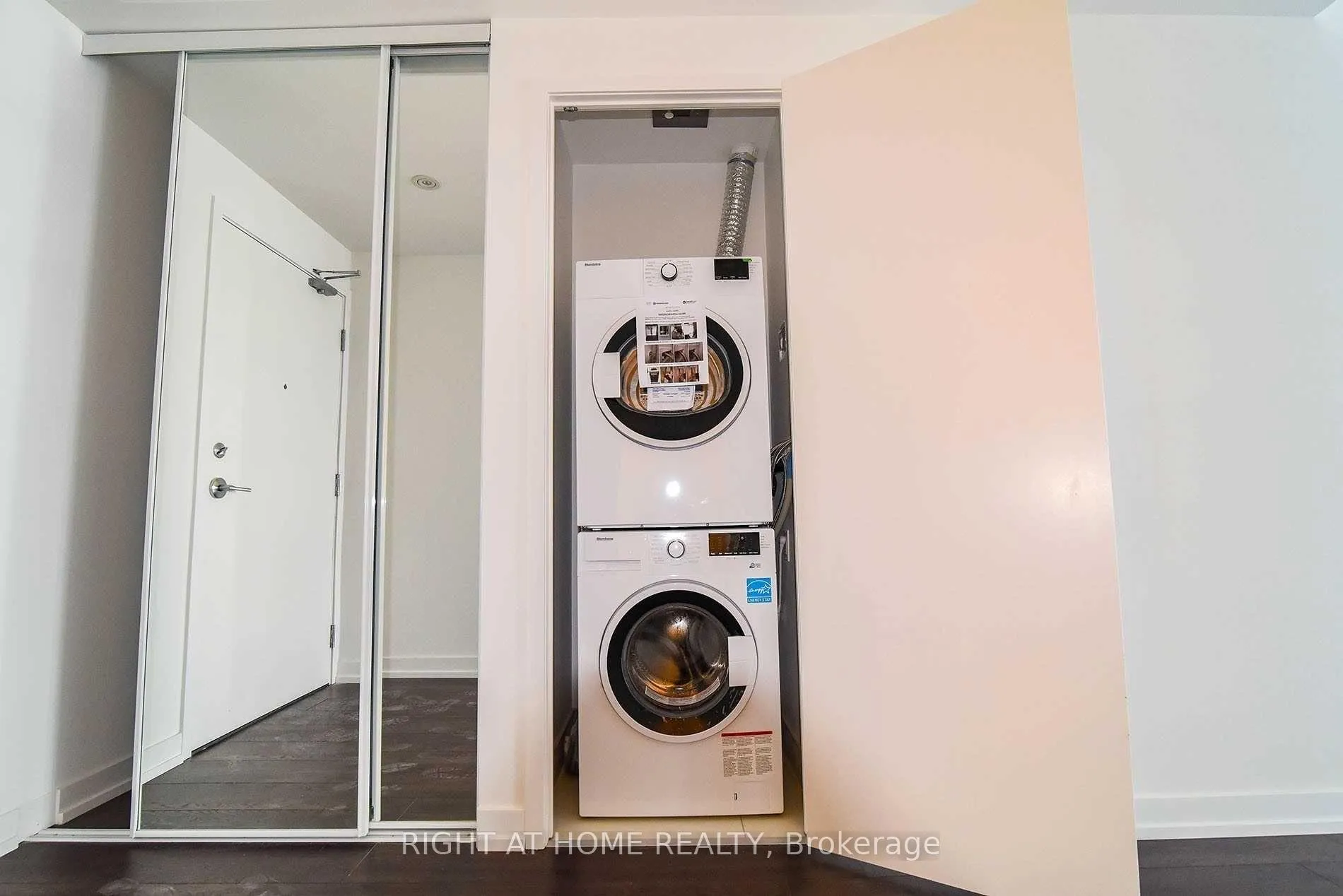 Photo 15 of Unit 4701, 5 Buttermill Avenue, Vaughan, Vaughan Corporate Centre — HOMEH