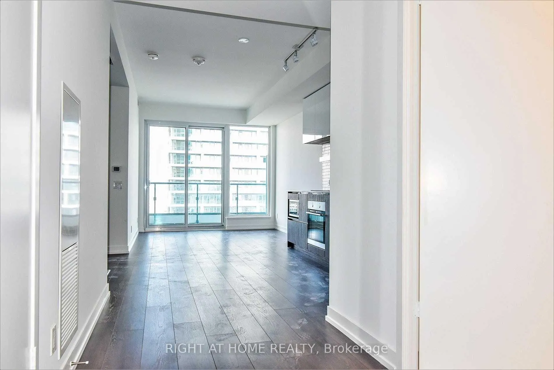 Photo 16 of Unit 4701, 5 Buttermill Avenue, Vaughan, Vaughan Corporate Centre — HOMEH