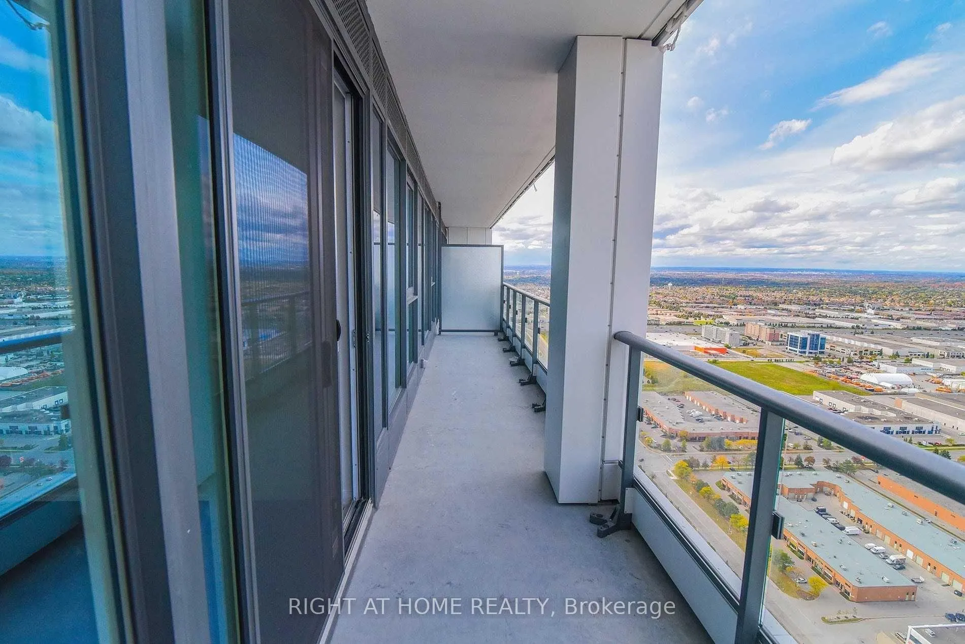 Photo 17 of Unit 4701, 5 Buttermill Avenue, Vaughan, Vaughan Corporate Centre — HOMEH