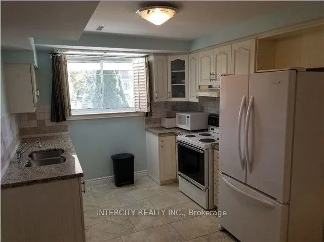 Photo 2 of Unit (Bsmt), 29 Ivory Court, Vaughan, West Woodbridge — HOMEH