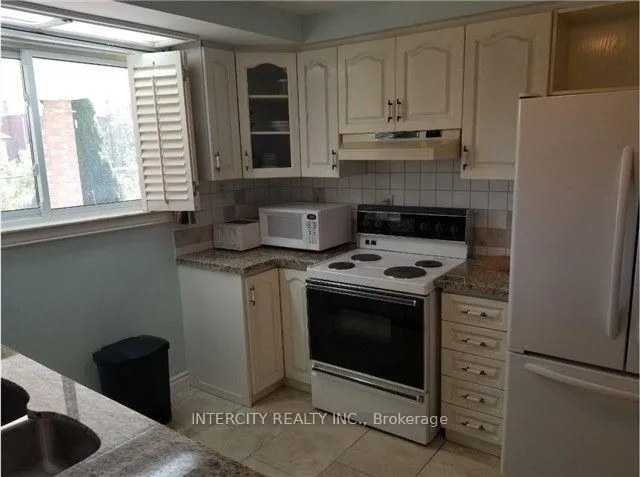 Photo 3 of Unit (Bsmt), 29 Ivory Court, Vaughan, West Woodbridge — HOMEH