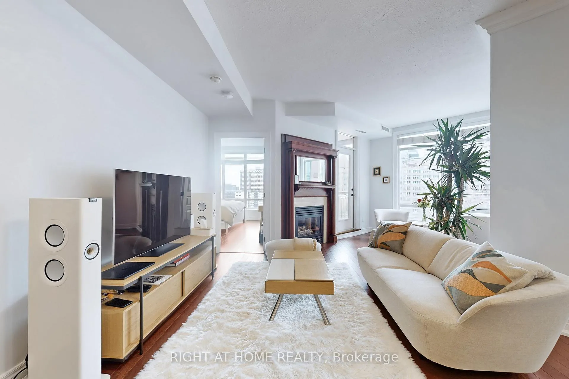 Photo 2 of Unit 1109, 100 Hayden Street, Toronto, Church-Yonge Corridor — HOMEH