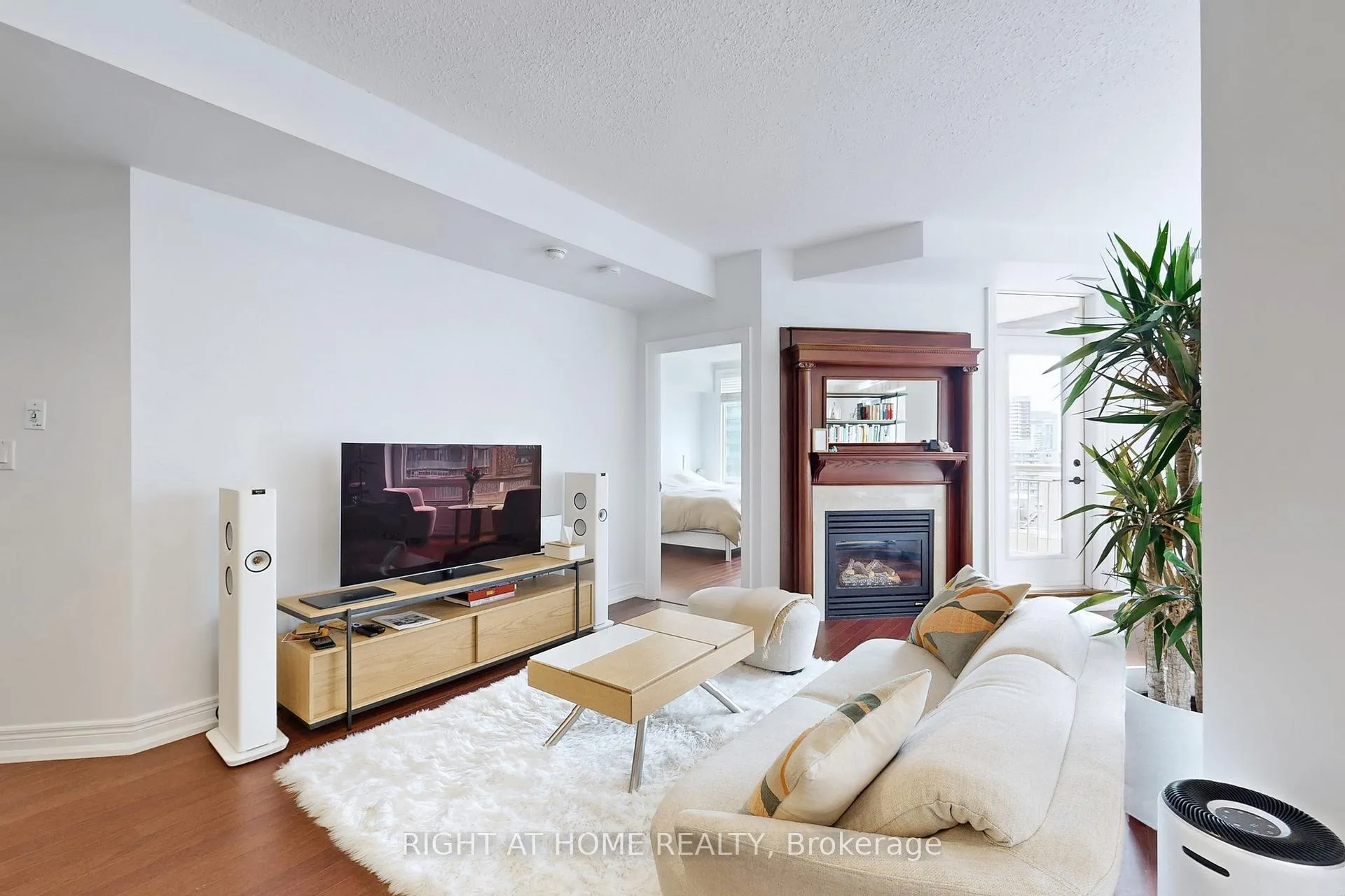 Photo 8 of Unit 1109, 100 Hayden Street, Toronto, Church-Yonge Corridor — HOMEH