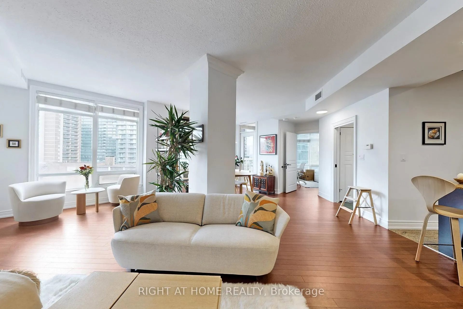 Photo 11 of Unit 1109, 100 Hayden Street, Toronto, Church-Yonge Corridor — HOMEH