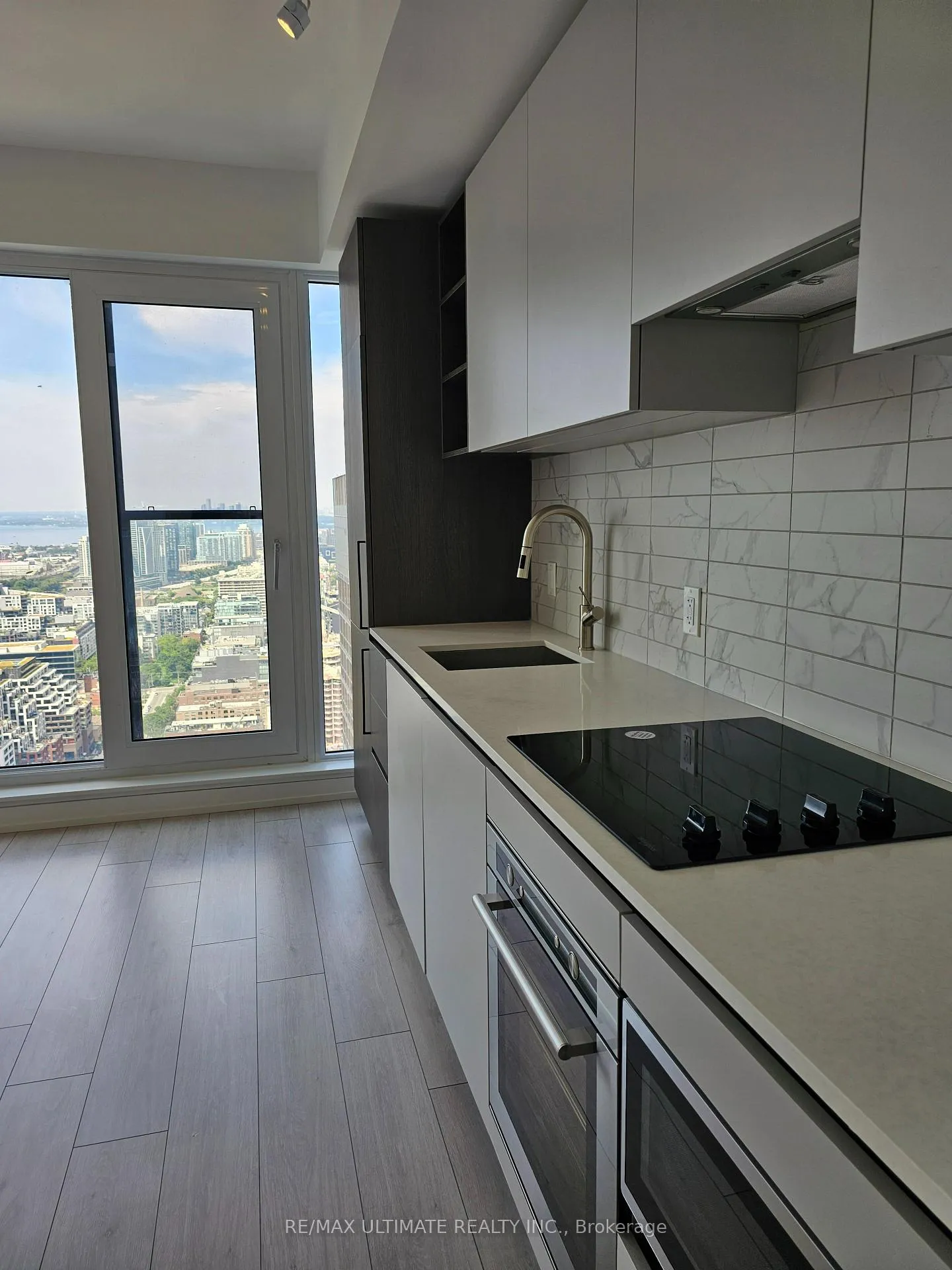 Photo 8 of 55 Mercer Street, Toronto, Waterfront Communities — HOMEH