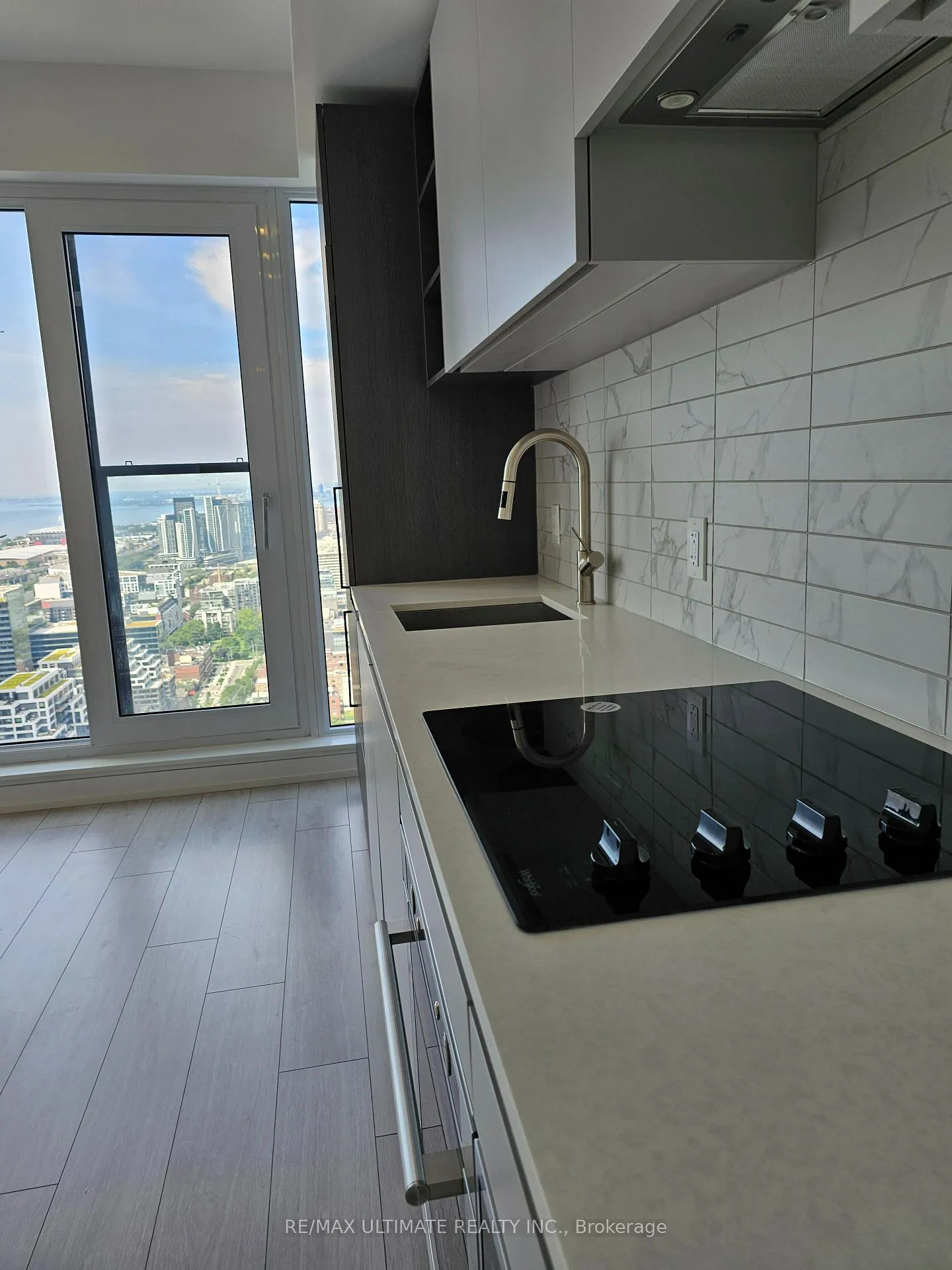 Photo 9 of 55 Mercer Street, Toronto, Waterfront Communities — HOMEH