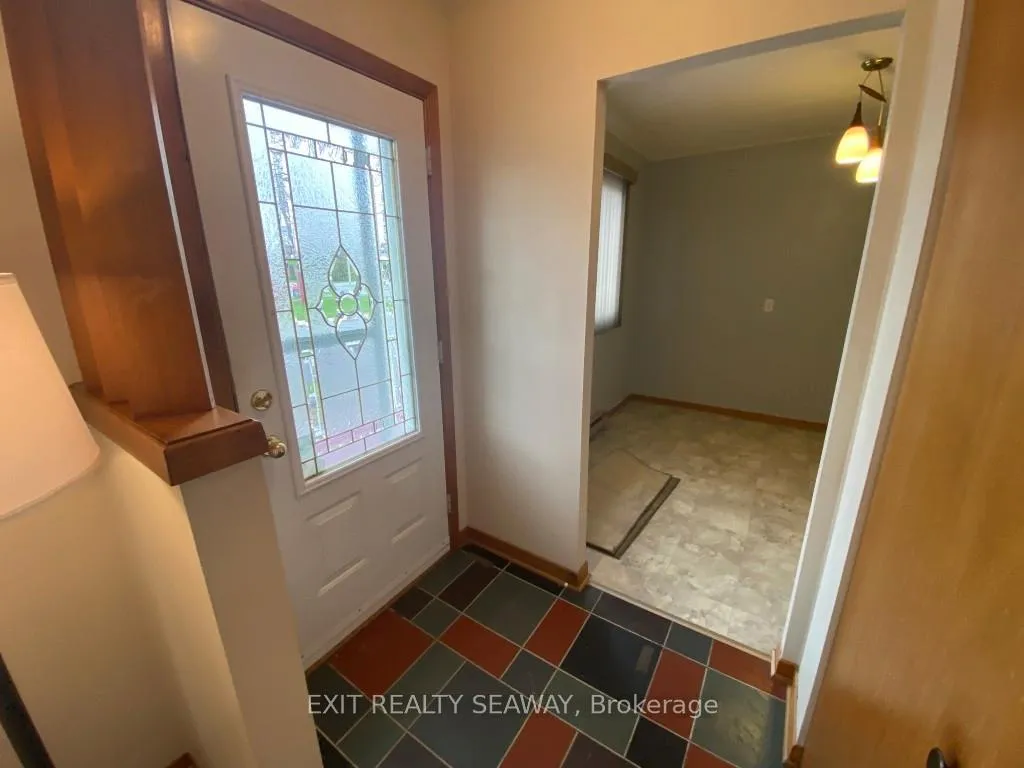 Photo 2 of 1311 Walton Street, Cornwall — HOMEH
