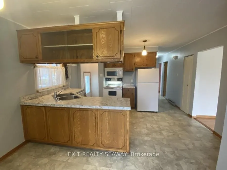 Photo 3 of 1311 Walton Street, Cornwall — HOMEH