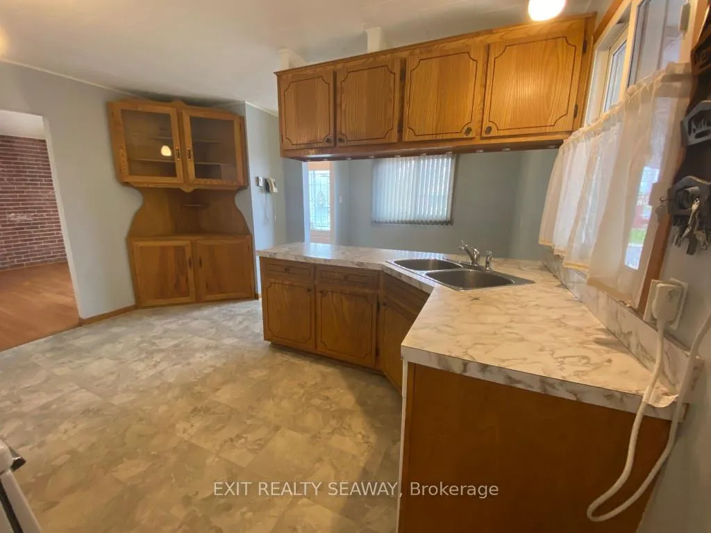 Photo 4 of 1311 Walton Street, Cornwall — HOMEH