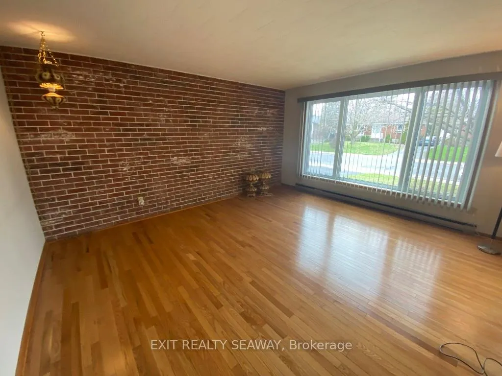 Photo 5 of 1311 Walton Street, Cornwall — HOMEH
