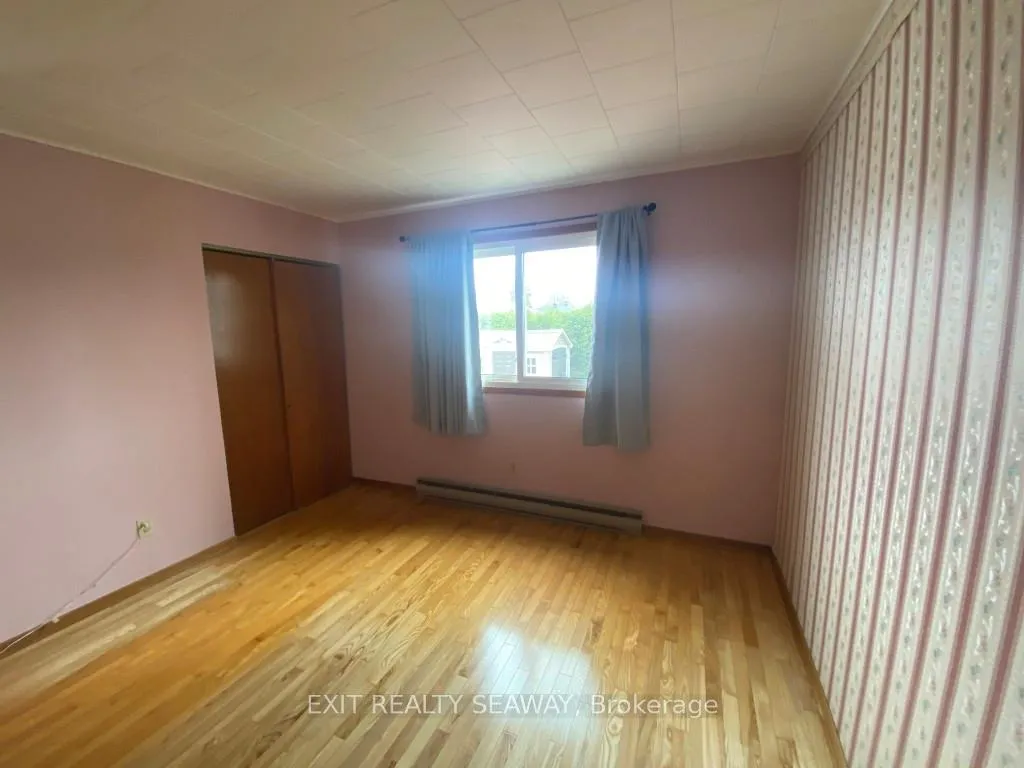 Photo 6 of 1311 Walton Street, Cornwall — HOMEH