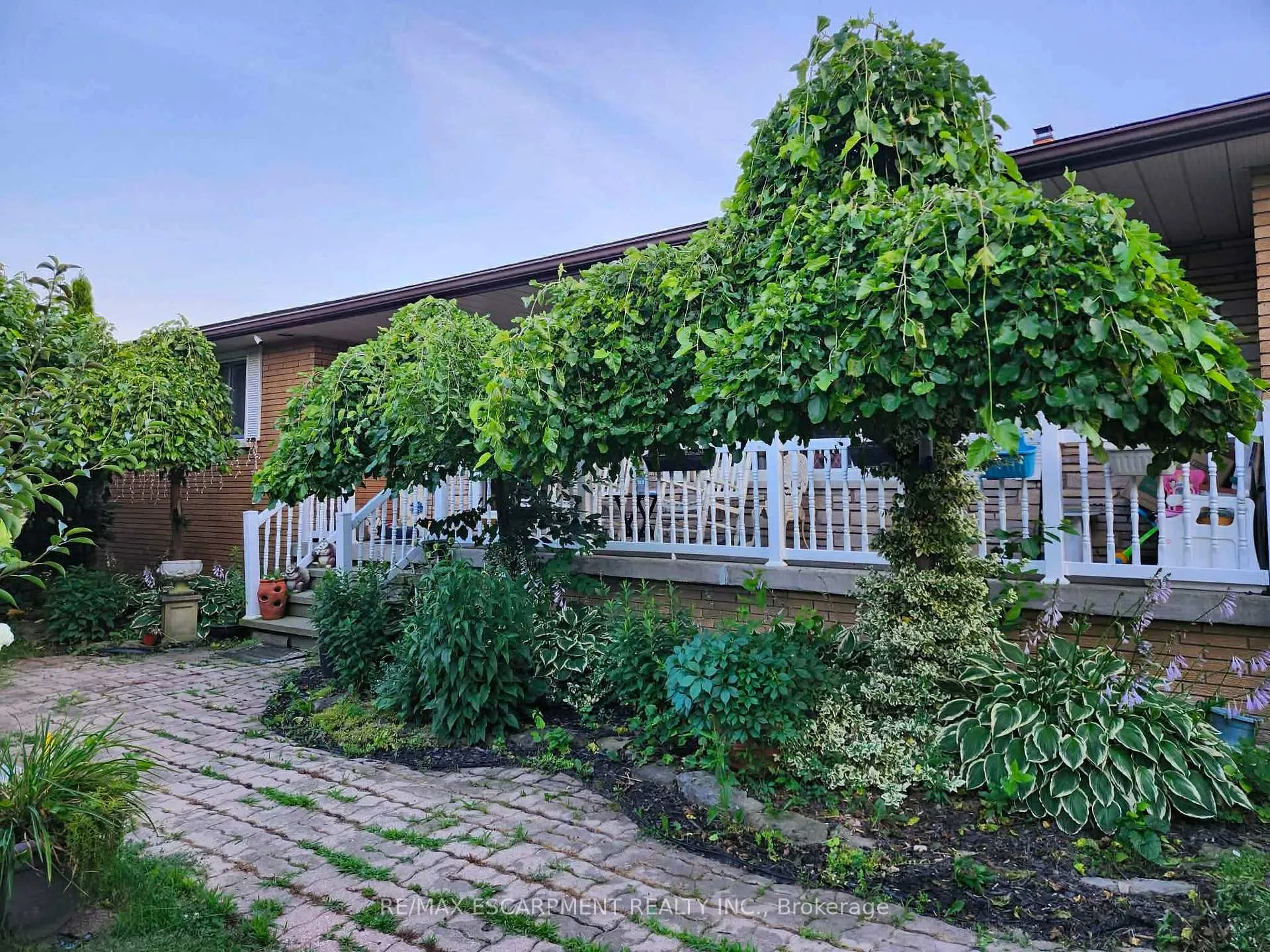 Photo 1 of 1549 Guyatt Road, Hamilton, Rural Glanbrook — HOMEH
