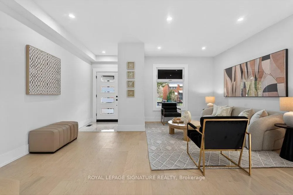 Photo 4 of 290 Chisholm Avenue, Toronto, Woodbine-Lumsden — HOMEH