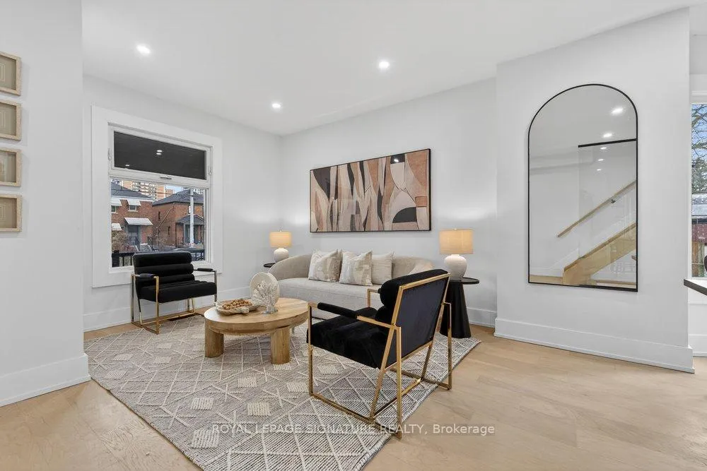 Photo 7 of 290 Chisholm Avenue, Toronto, Woodbine-Lumsden — HOMEH