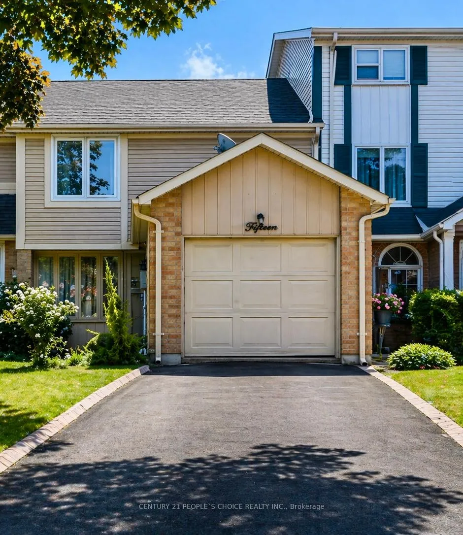 Front of 15 Courtleigh Square