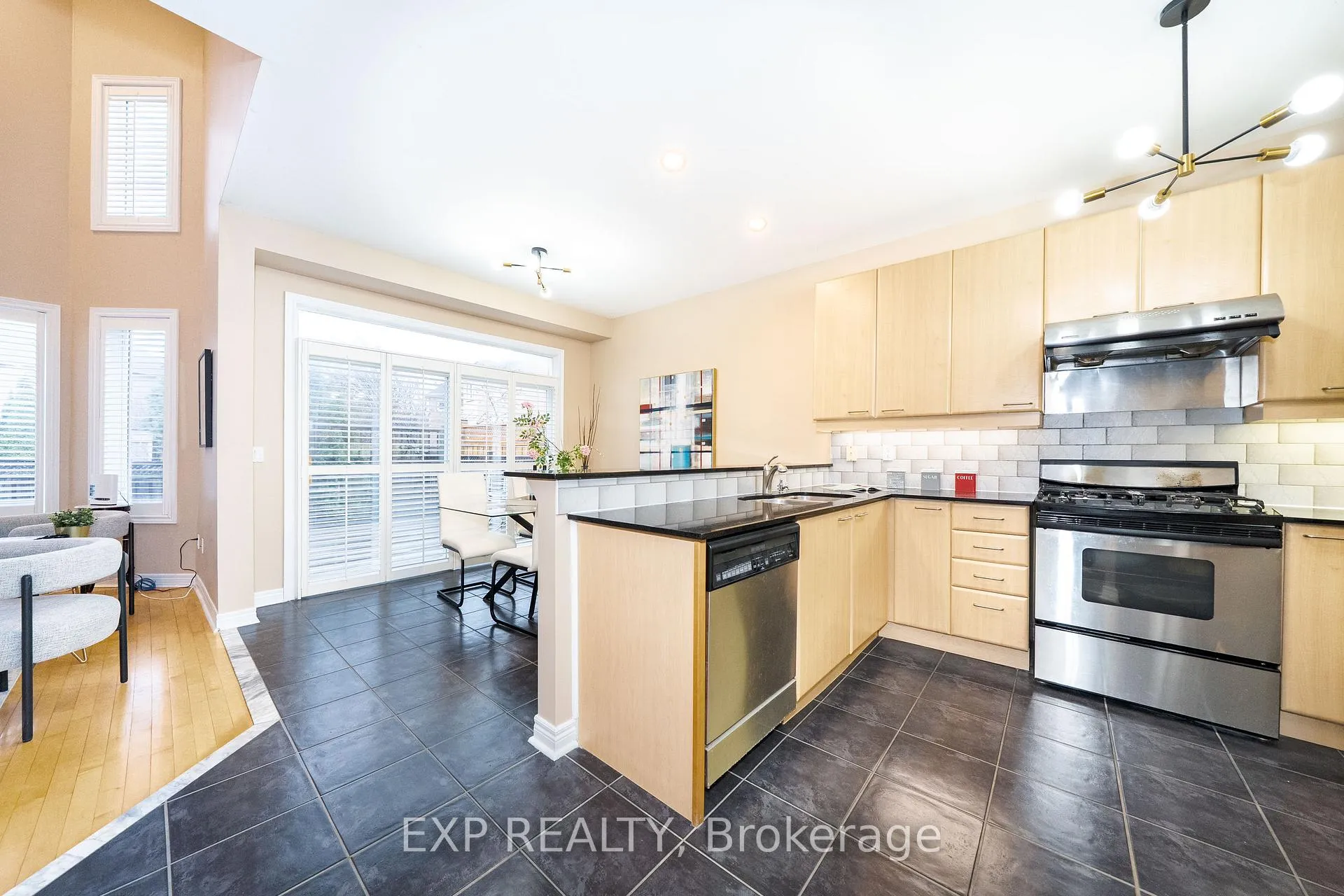 Photo 15 of 148 Devonsleigh Boulevard, Richmond Hill, Devonsleigh — HOMEH