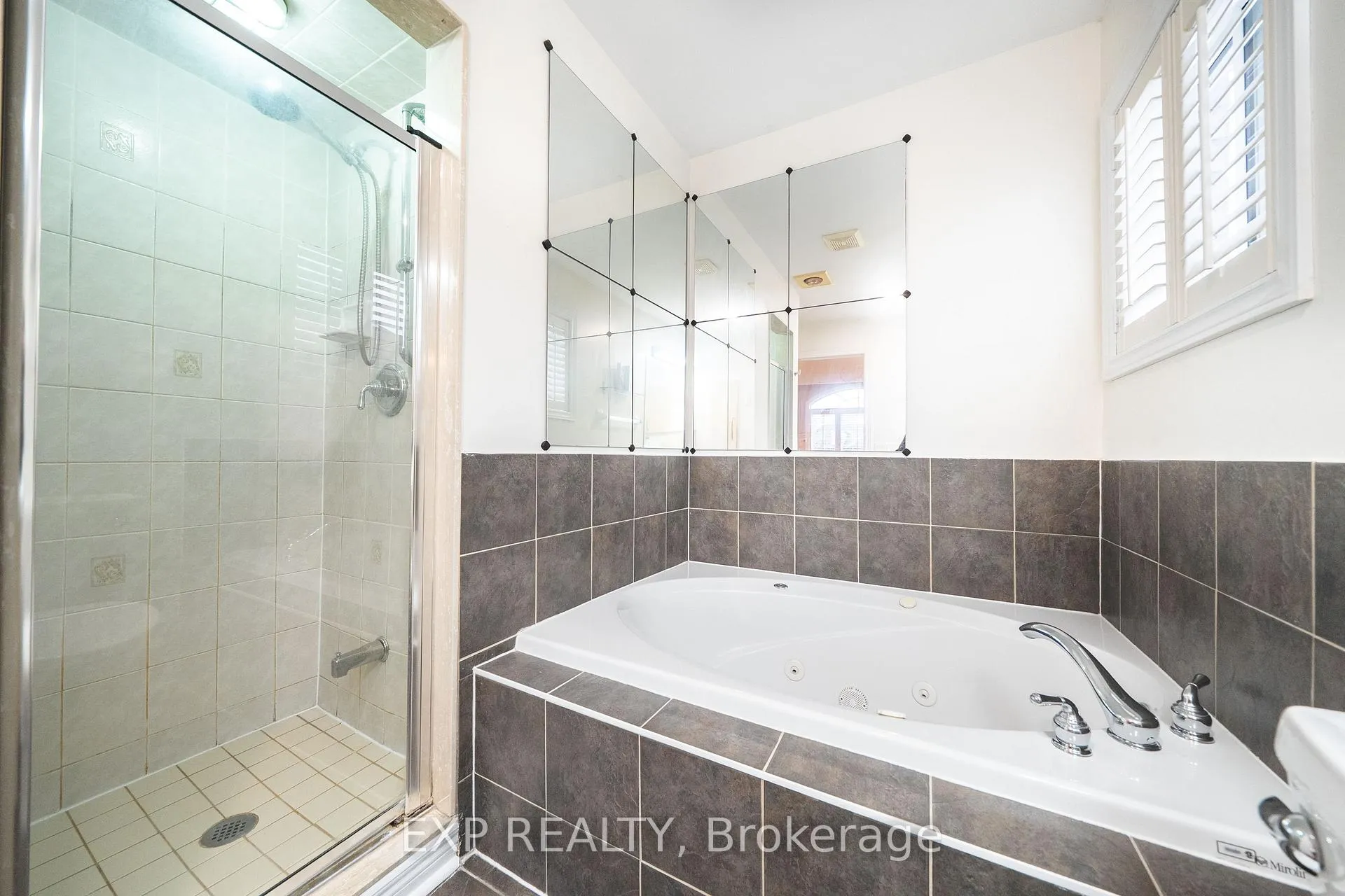 Photo 35 of 148 Devonsleigh Boulevard, Richmond Hill, Devonsleigh — HOMEH
