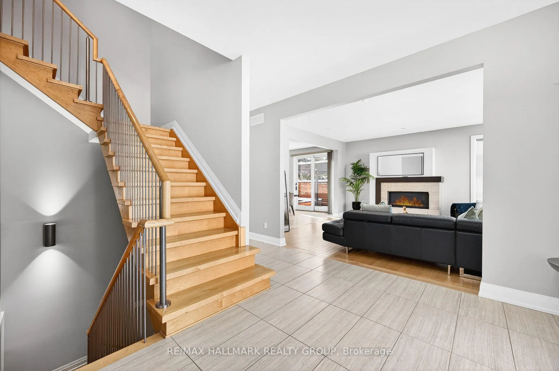 Photo 3 of 114 Rita Avenue, Ottawa, Meadowlands/St. Claire Gardens — HOMEH