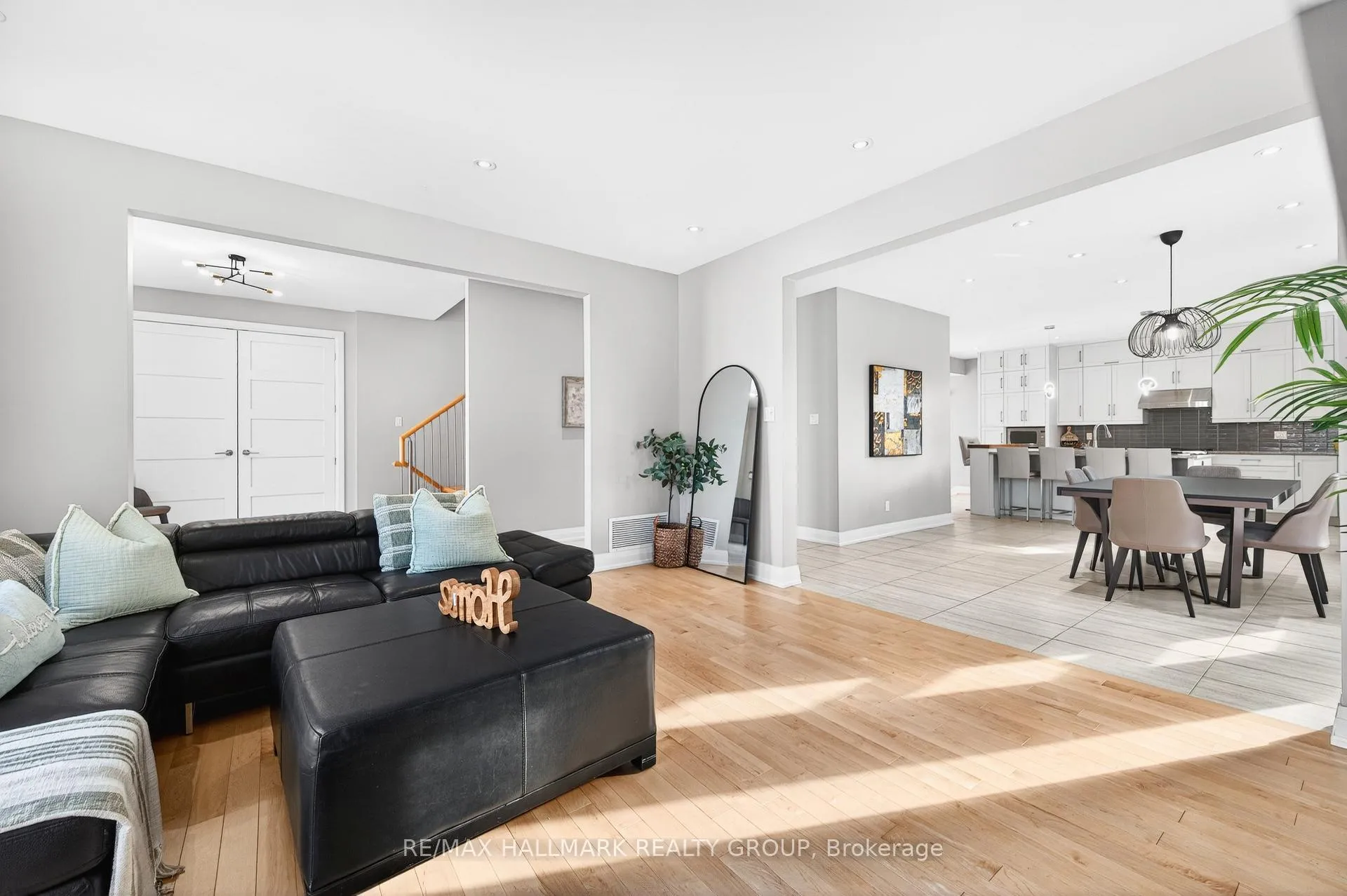 Photo 6 of 114 Rita Avenue, Ottawa, Meadowlands/St. Claire Gardens — HOMEH