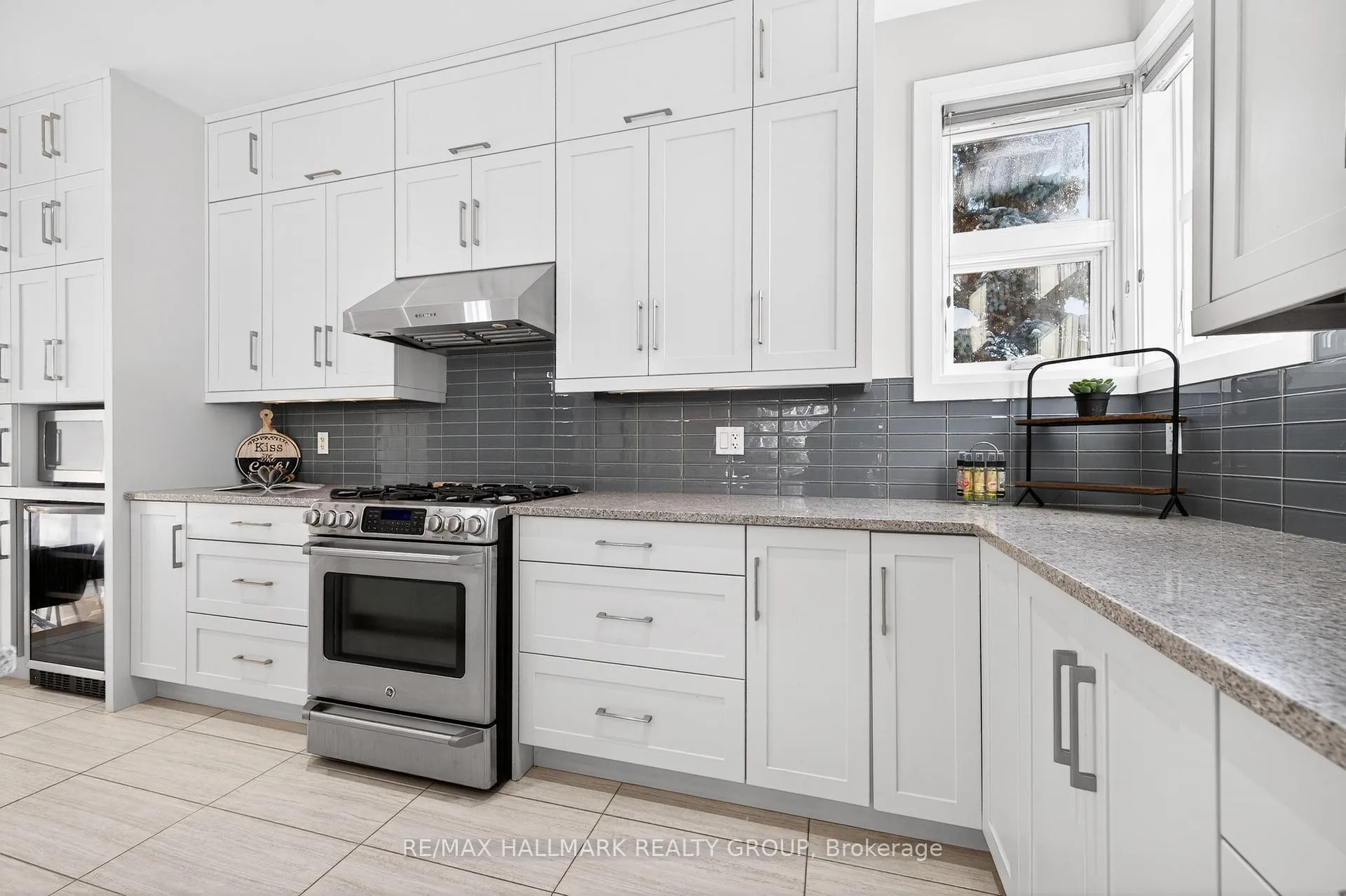 Photo 11 of 114 Rita Avenue, Ottawa, Meadowlands/St. Claire Gardens — HOMEH