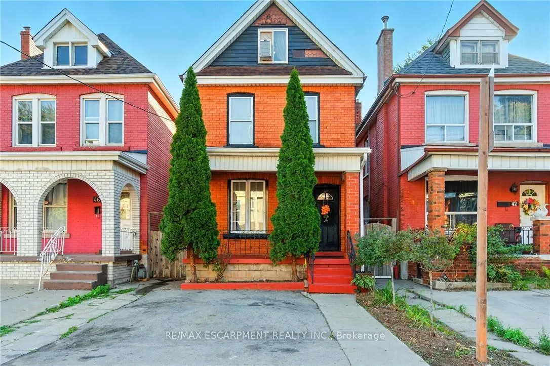 Front of 44 Holton Avenue N
