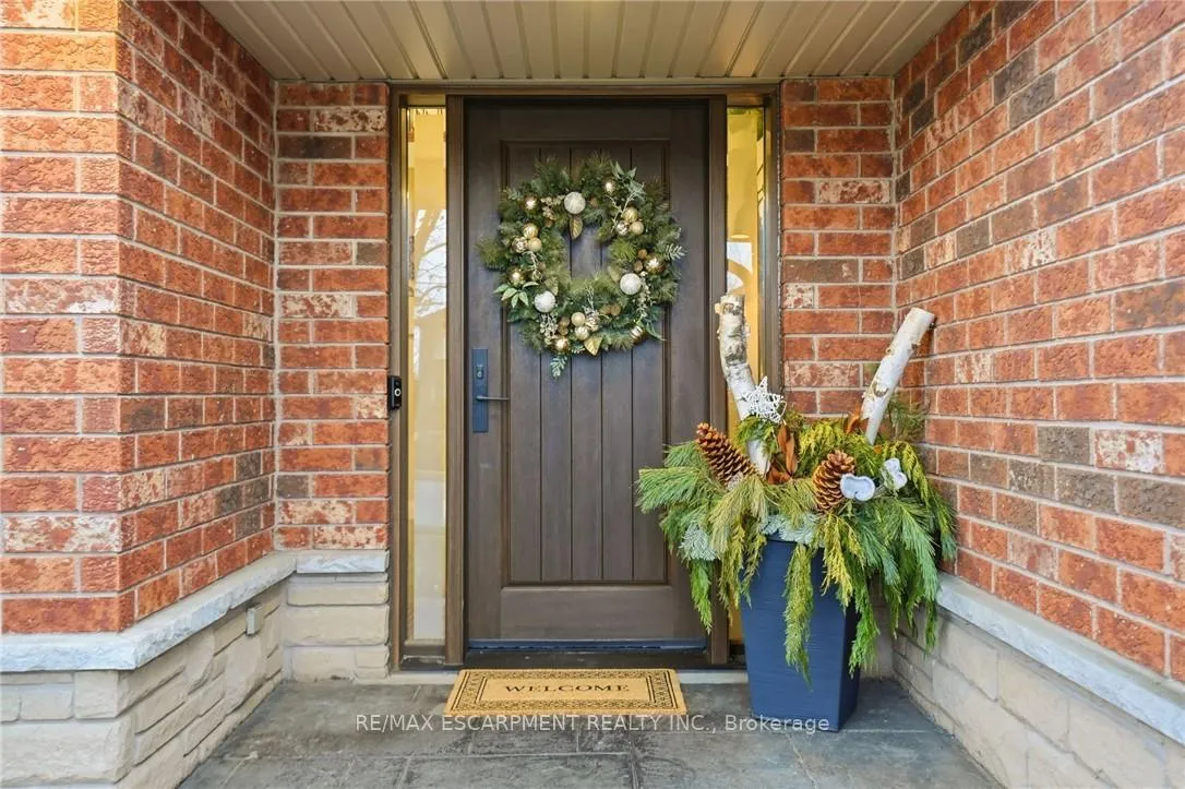Photo 3 of 17 Krieghoff Drive, Hamilton, Kennedy — HOMEH