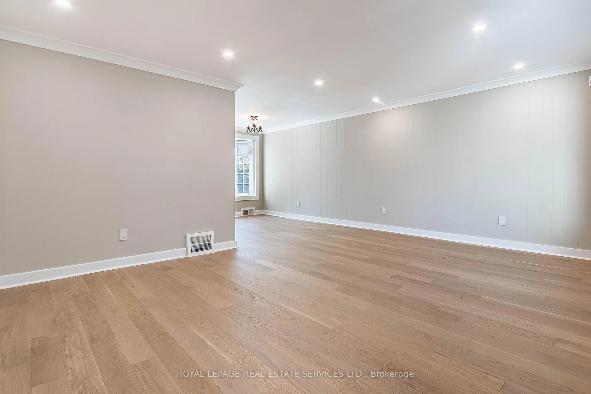 Photo 3 of 115 Wilson Street, Oakville, Central — HOMEH