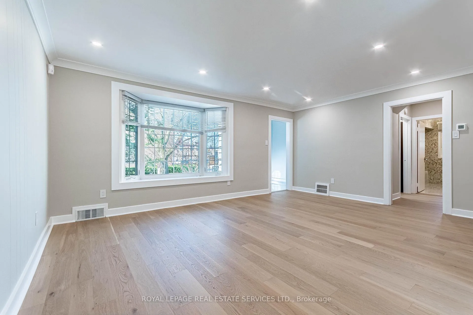 Photo 5 of 115 Wilson Street, Oakville, Central — HOMEH
