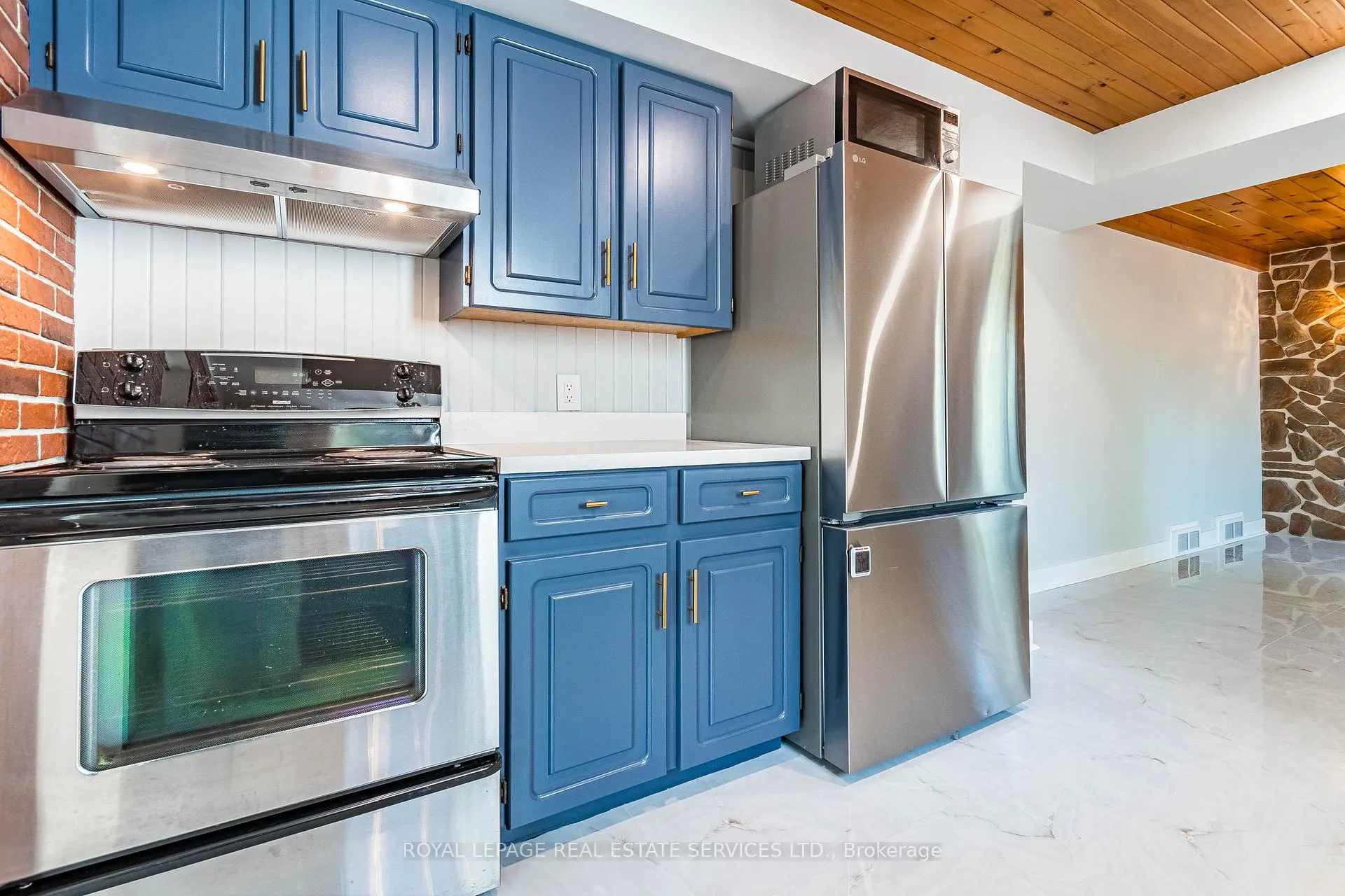 Photo 8 of 115 Wilson Street, Oakville, Central — HOMEH