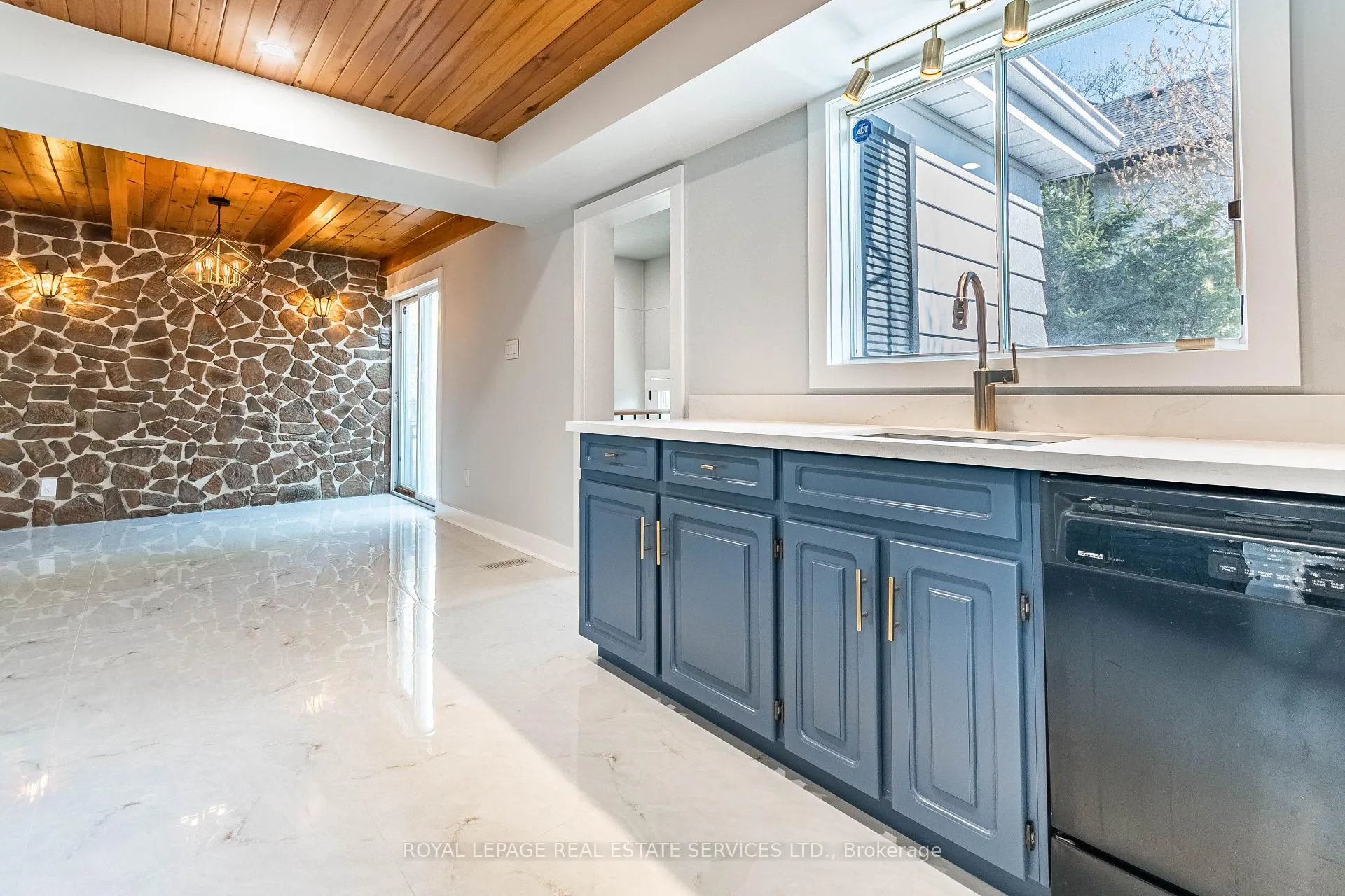 Photo 9 of 115 Wilson Street, Oakville, Central — HOMEH