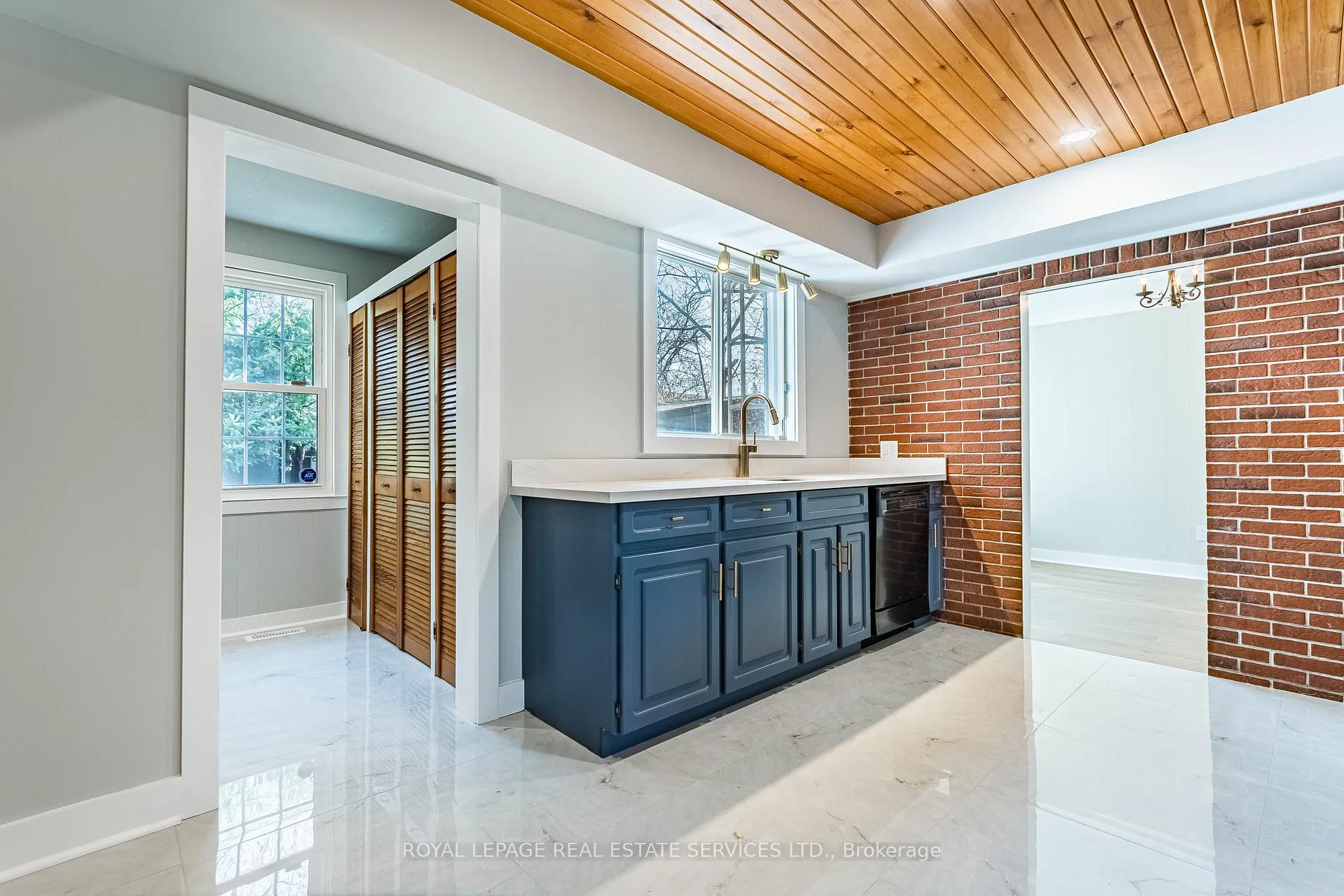 Photo 10 of 115 Wilson Street, Oakville, Central — HOMEH