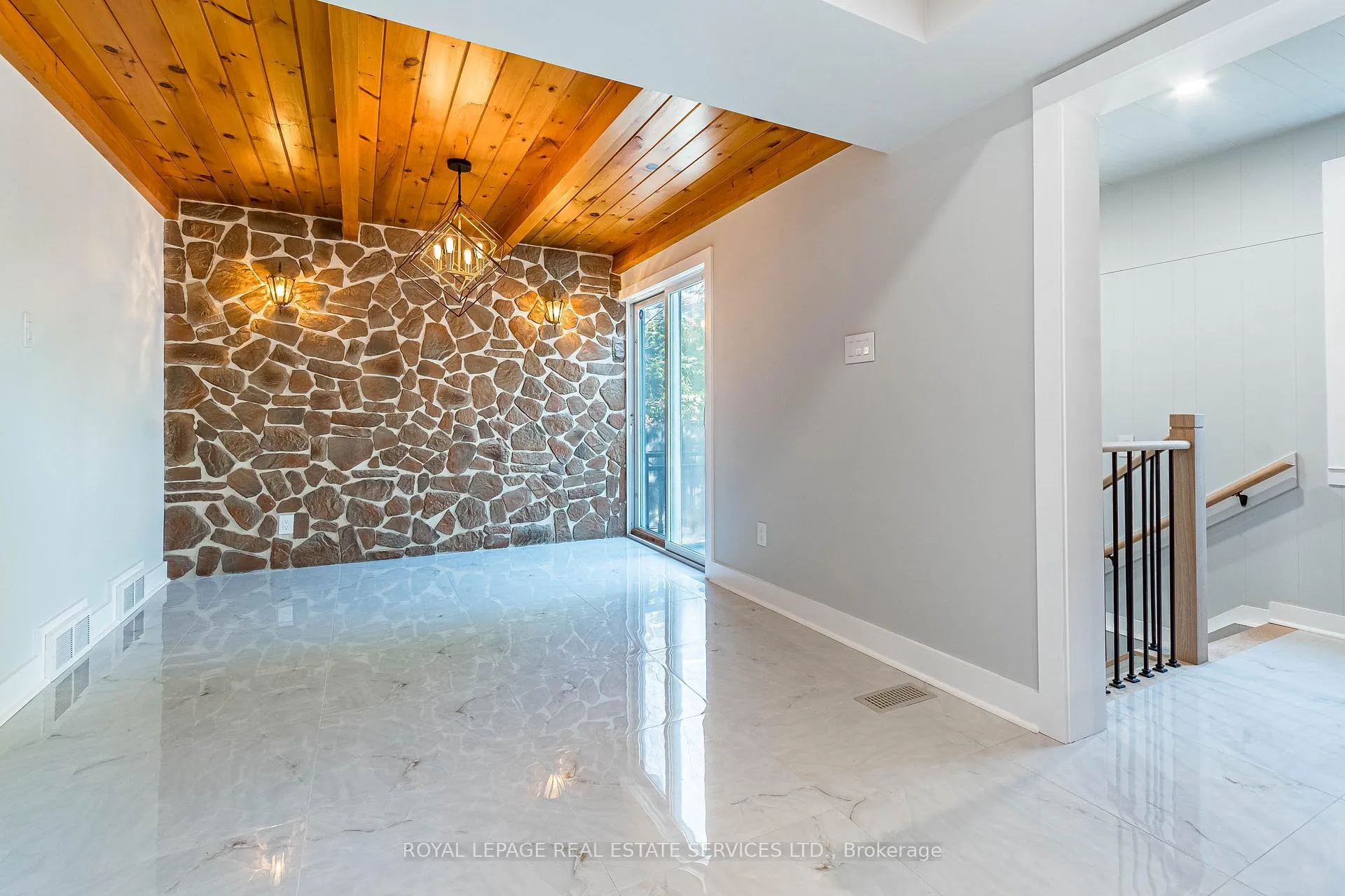 Photo 11 of 115 Wilson Street, Oakville, Central — HOMEH