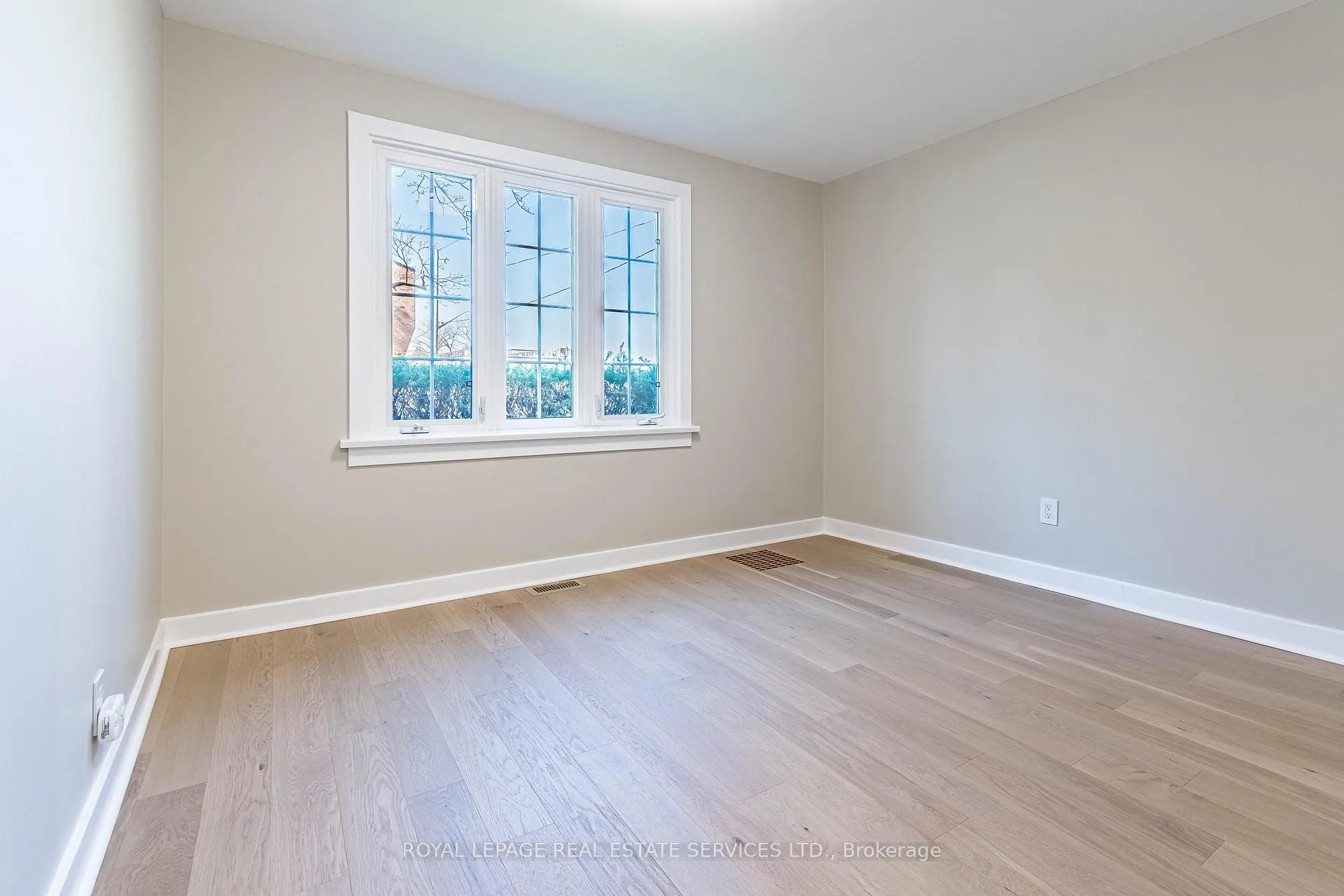 Photo 13 of 115 Wilson Street, Oakville, Central — HOMEH