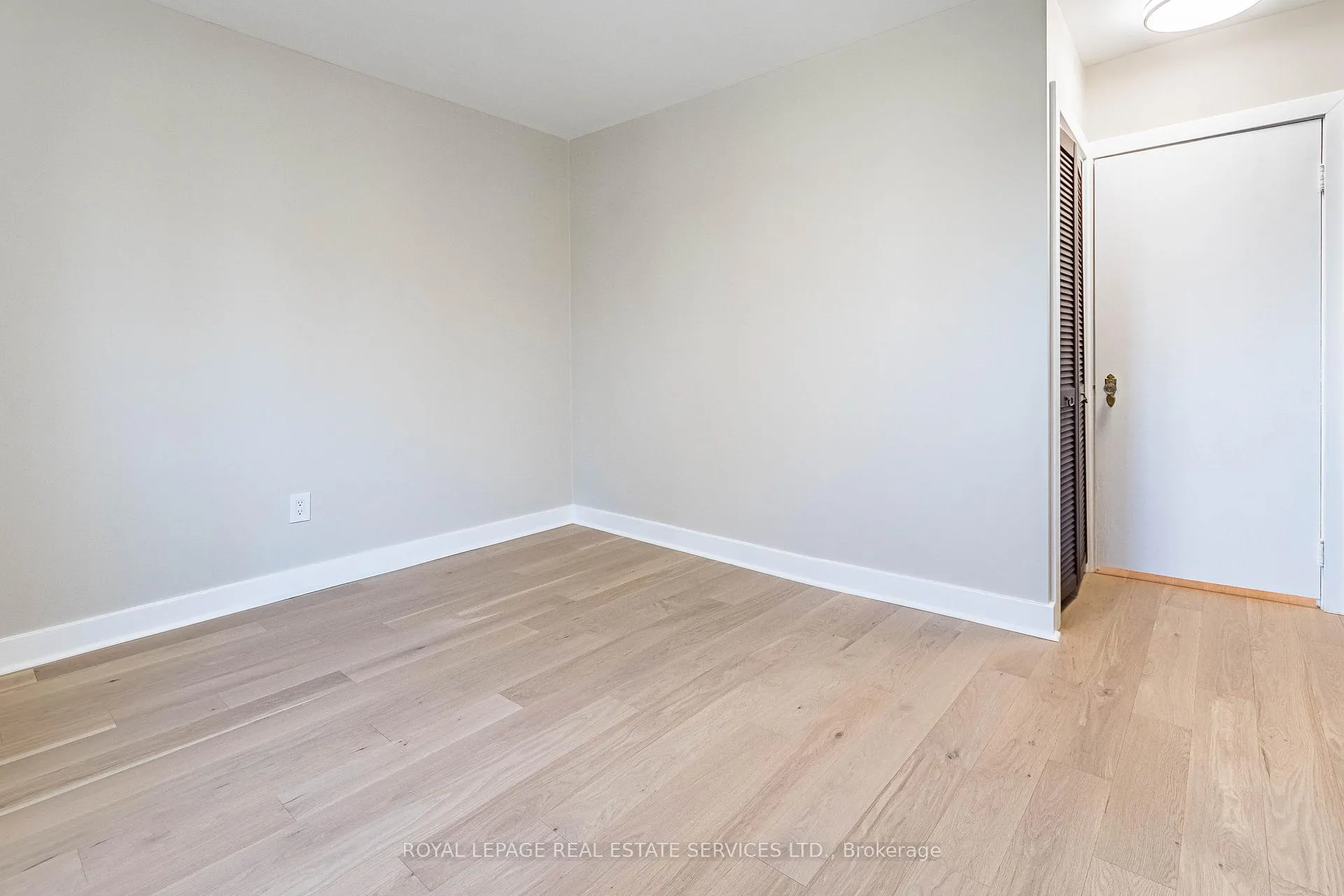 Photo 14 of 115 Wilson Street, Oakville, Central — HOMEH
