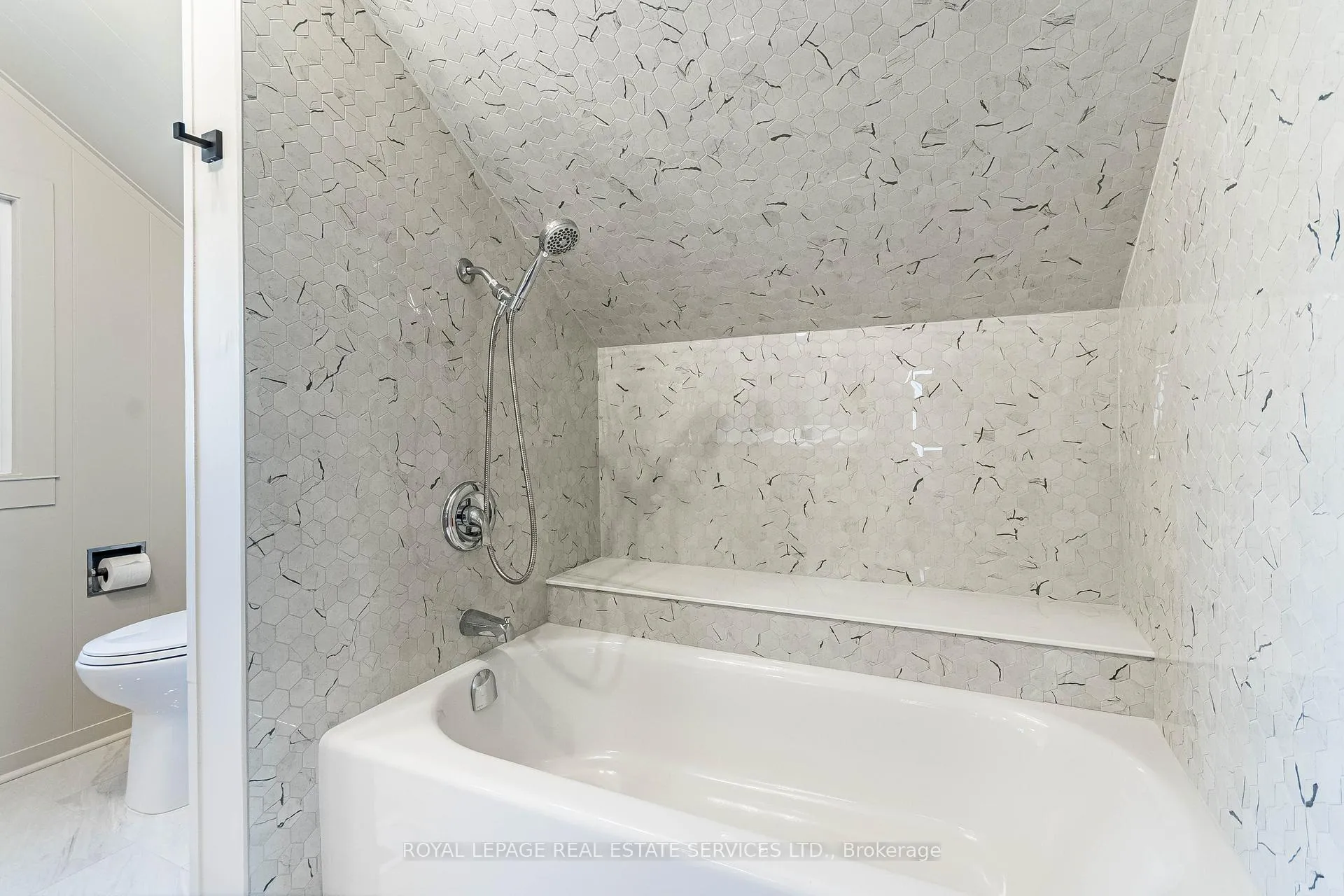 Photo 20 of 115 Wilson Street, Oakville, Central — HOMEH