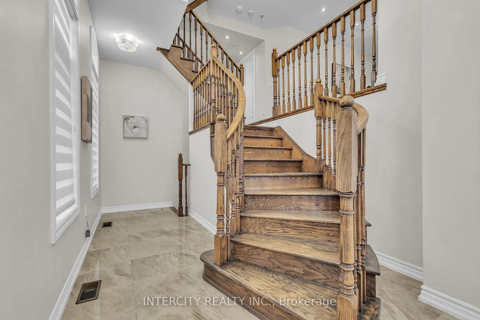 Photo 8 of 45 Roulette Crescent, Brampton, Bram West — HOMEH