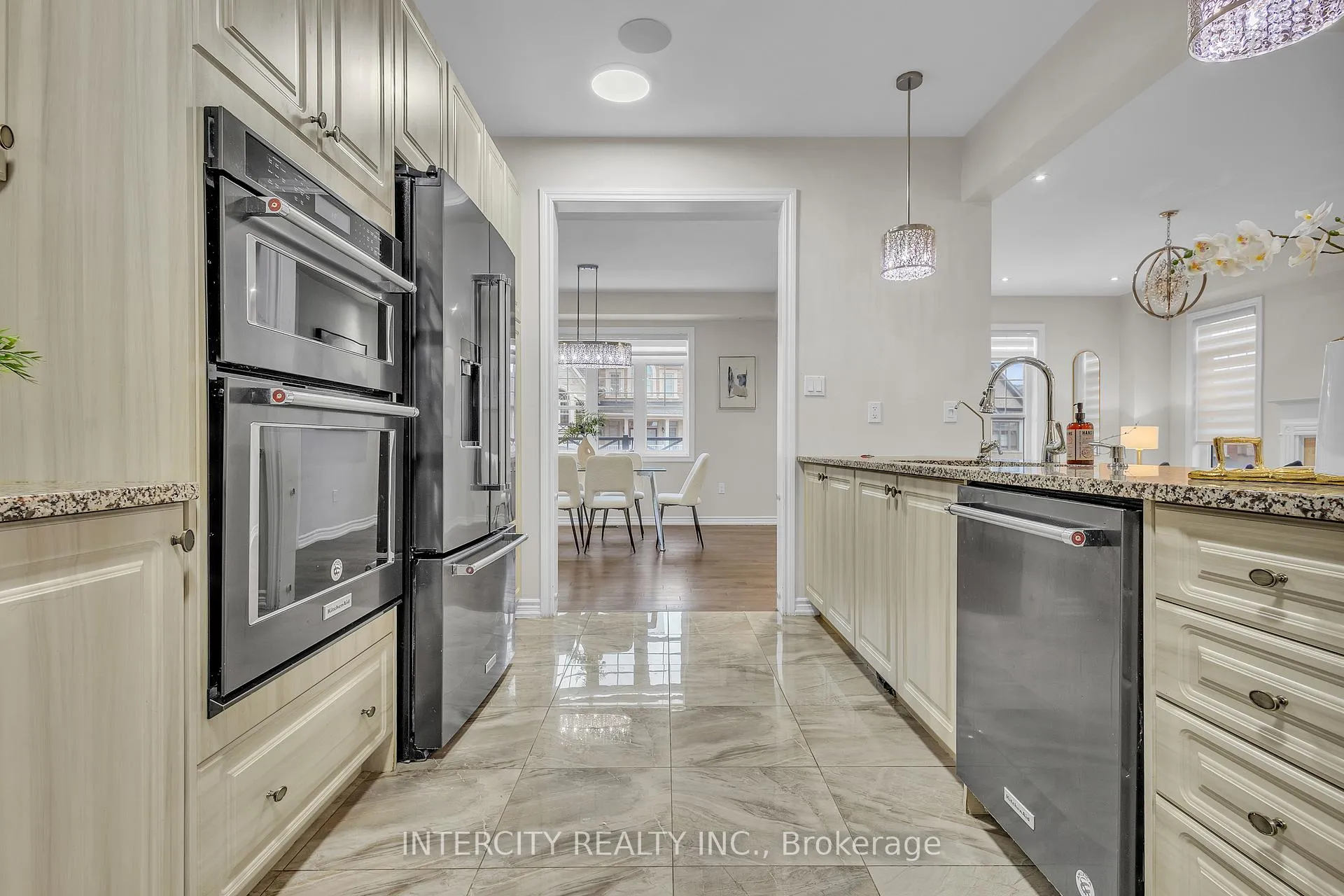 Photo 18 of 45 Roulette Crescent, Brampton, Bram West — HOMEH