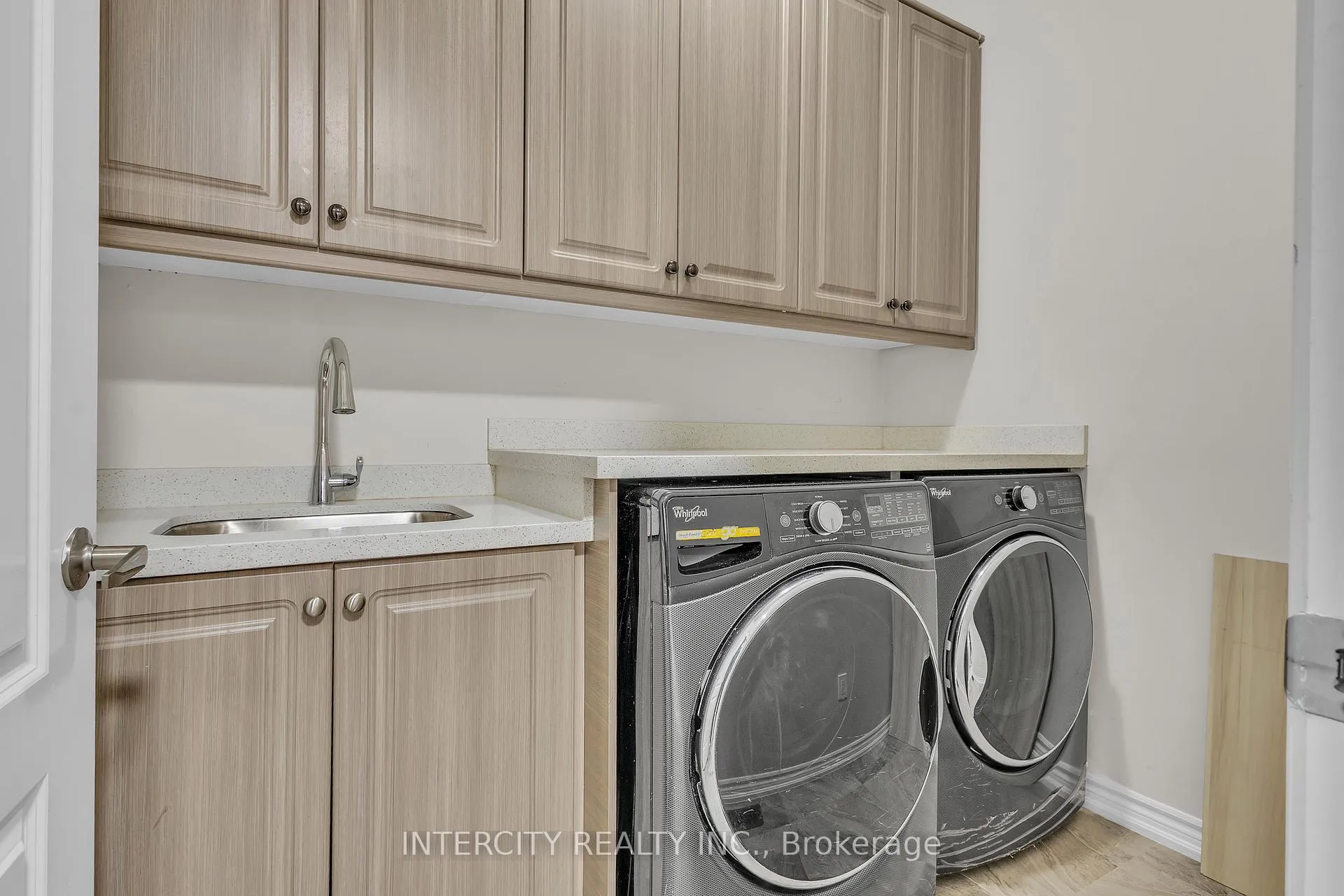 Photo 20 of 45 Roulette Crescent, Brampton, Bram West — HOMEH