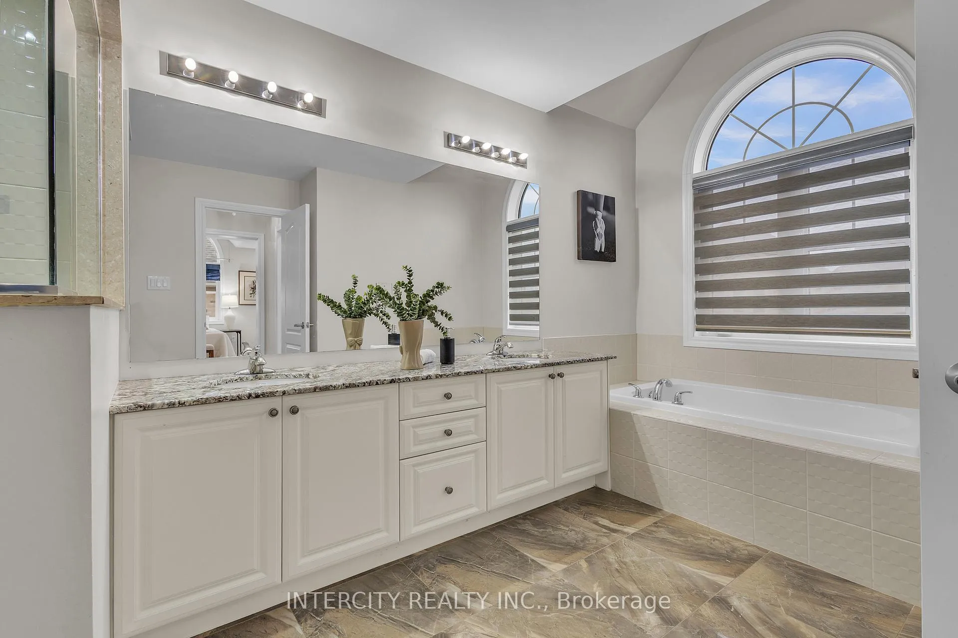 Photo 36 of 45 Roulette Crescent, Brampton, Bram West — HOMEH