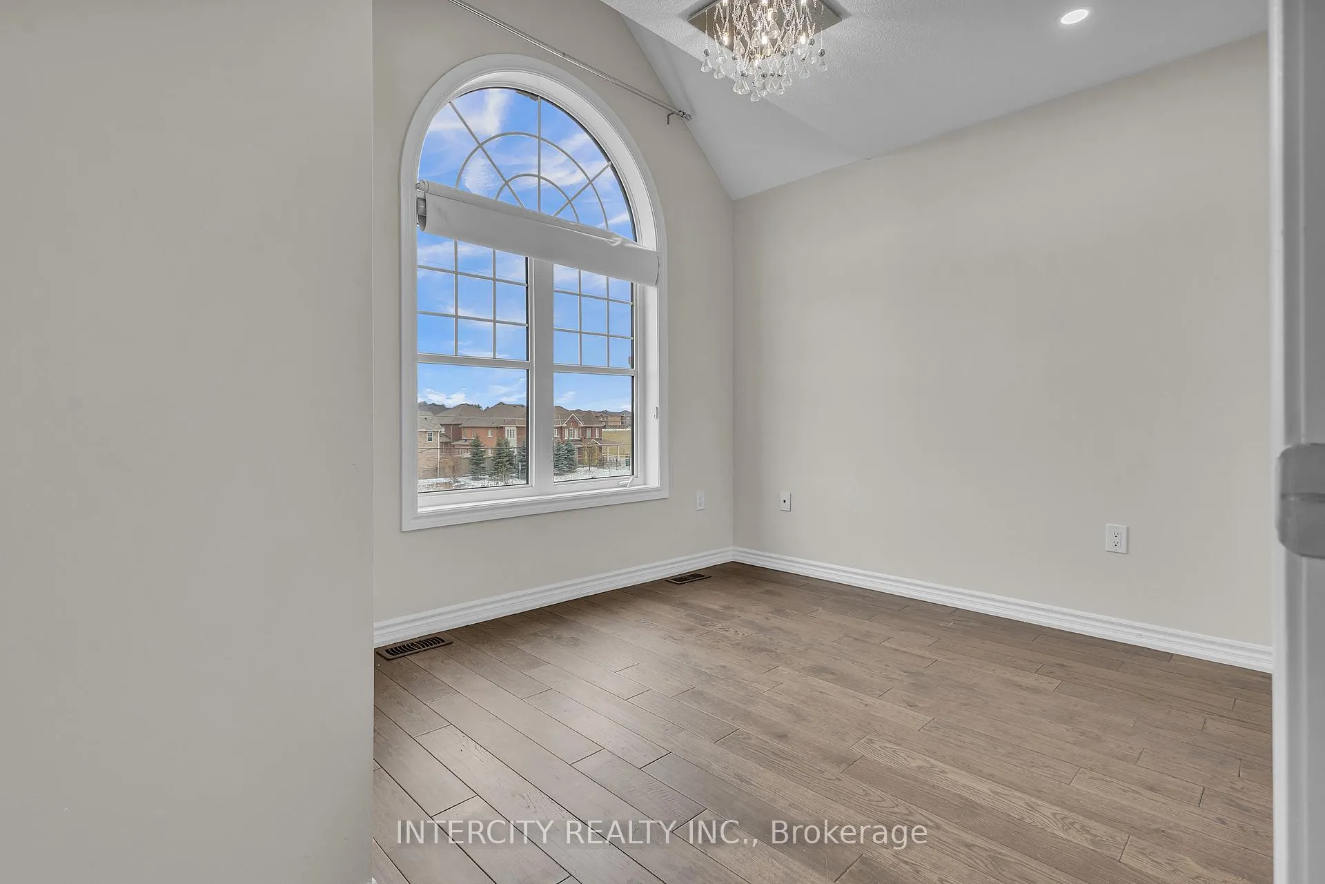 Photo 37 of 45 Roulette Crescent, Brampton, Bram West — HOMEH