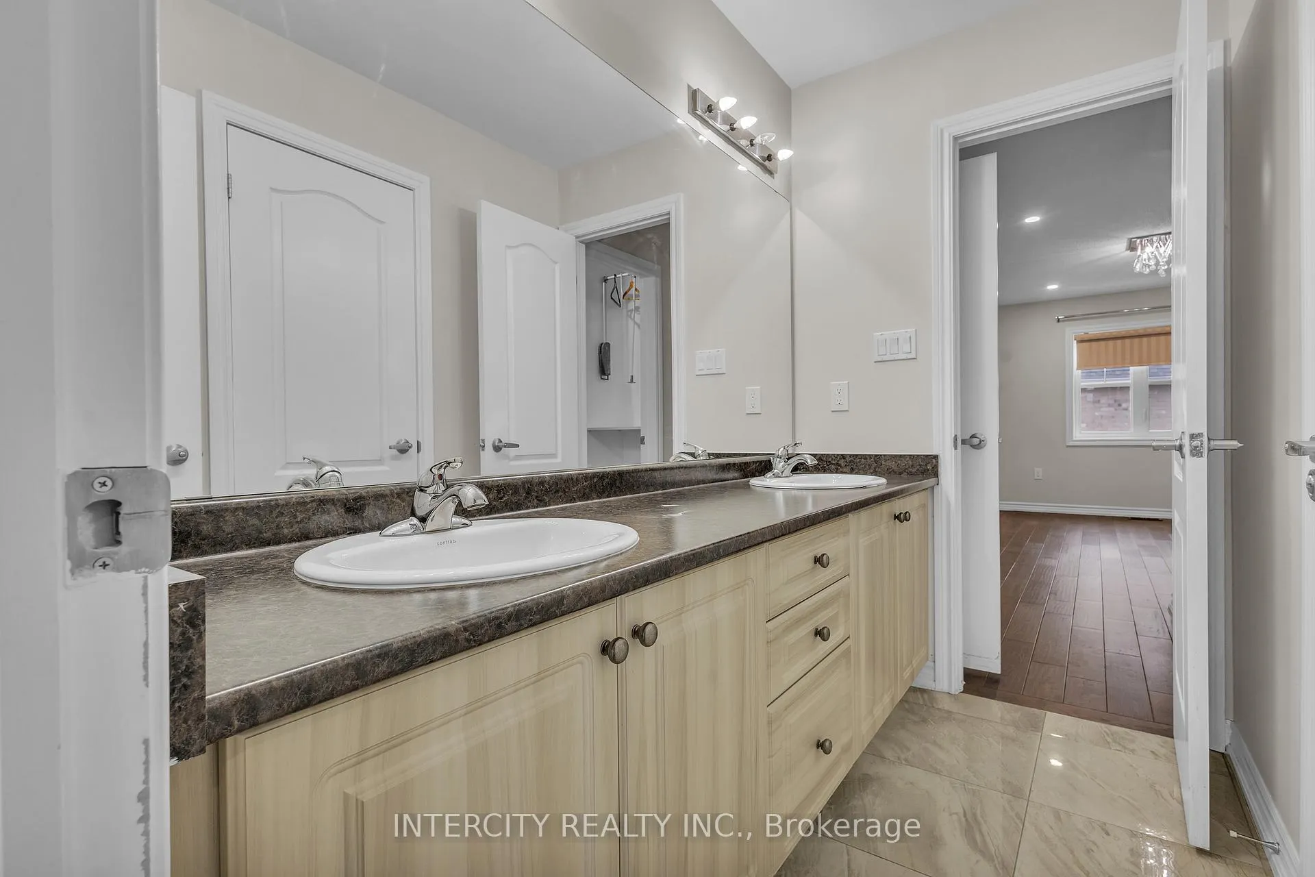 Photo 41 of 45 Roulette Crescent, Brampton, Bram West — HOMEH