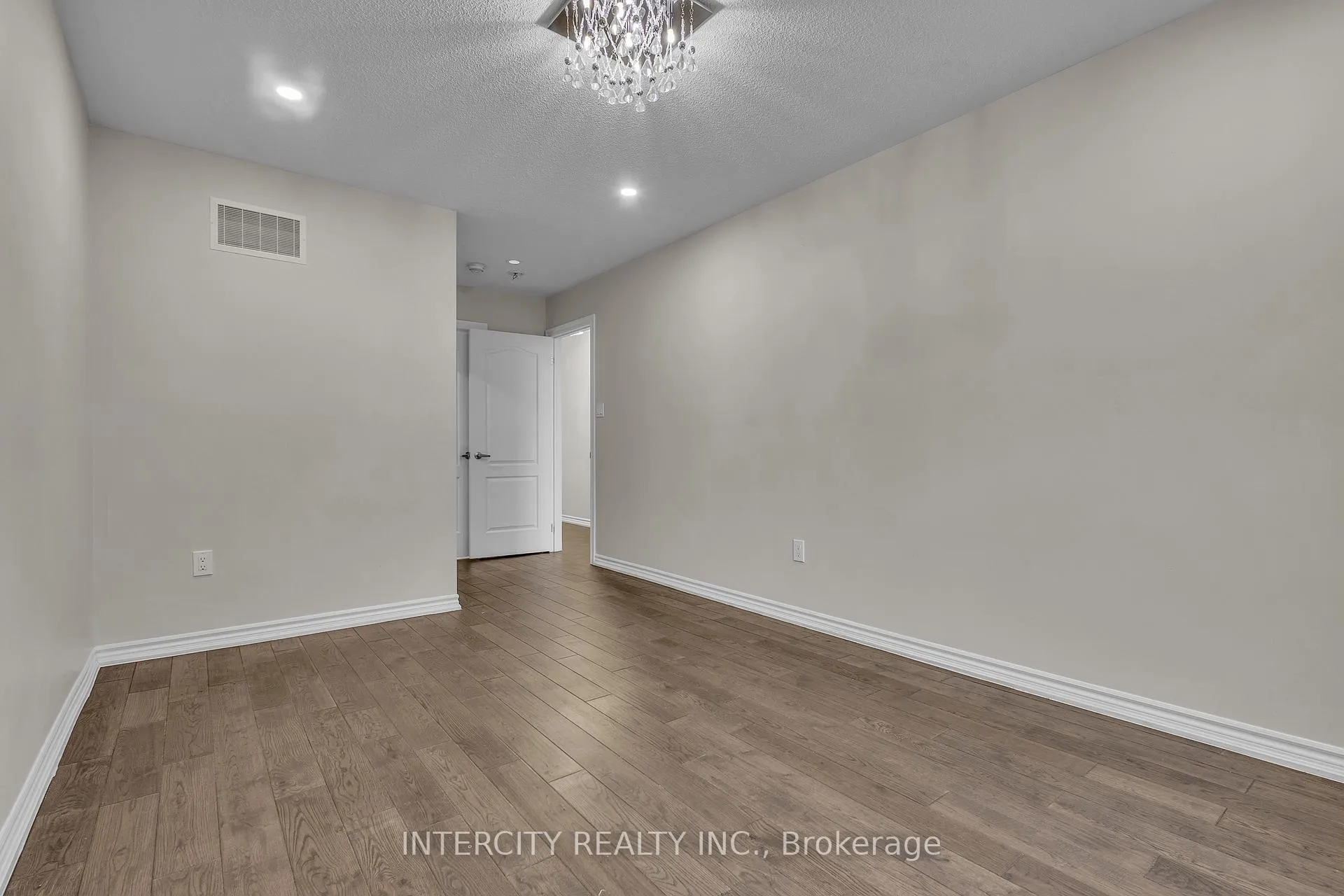 Photo 45 of 45 Roulette Crescent, Brampton, Bram West — HOMEH