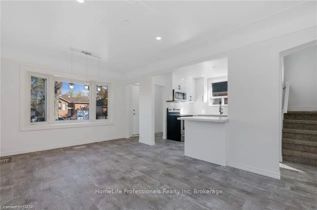 Photo 6 of 284 Brucedale Avenue E, Hamilton, Inch Park — HOMEH