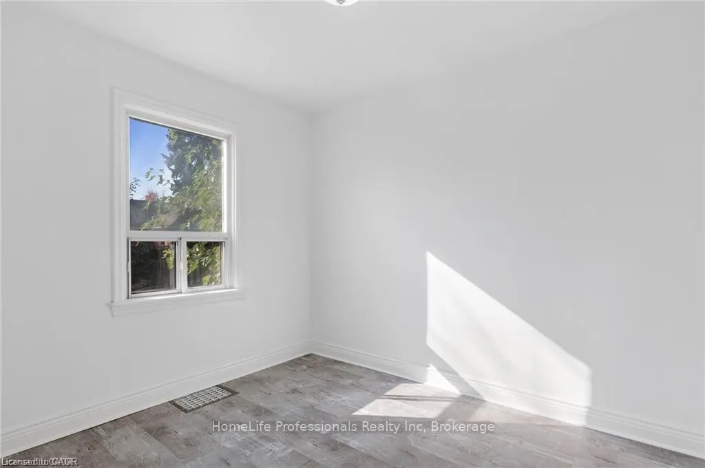 Photo 13 of 284 Brucedale Avenue E, Hamilton, Inch Park — HOMEH
